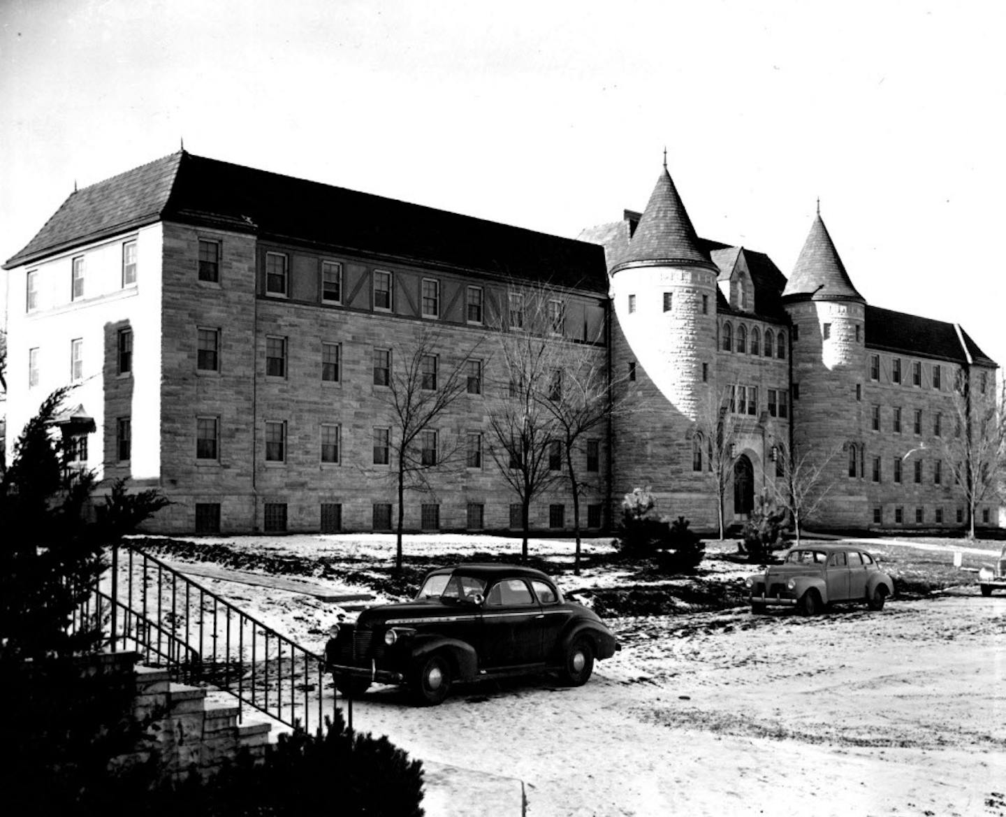 December 1, 1946 This imposing looking structure is the new addition to the Villa Maria academy at Frontenac, Minn. The new building will fake care of 150 students at the academy. November 27, 1946 Minneapolis Star Tribune