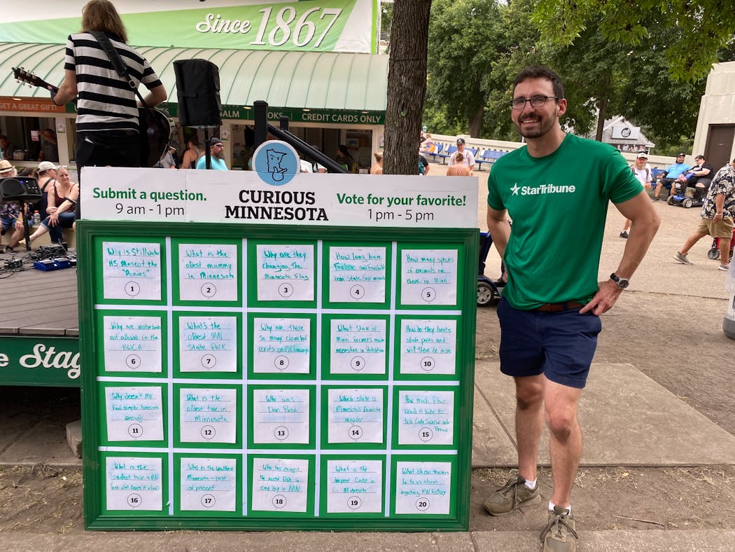 Eric Roper stood next to a board of questions submitted by Minnesota State Fair attendees in September 2023.