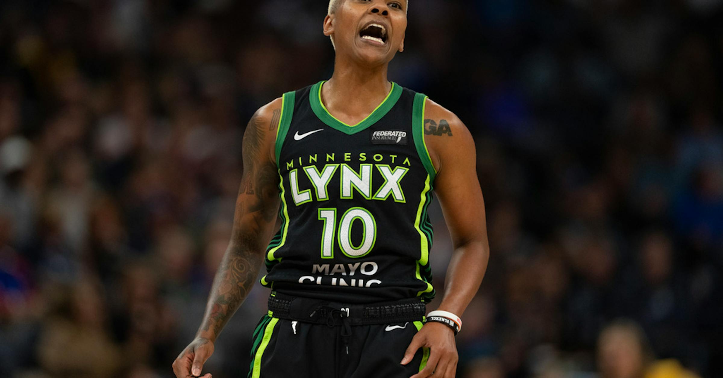 La Velle E. Neal: Courtney Williams sparks Lynx past Sun in Game 2