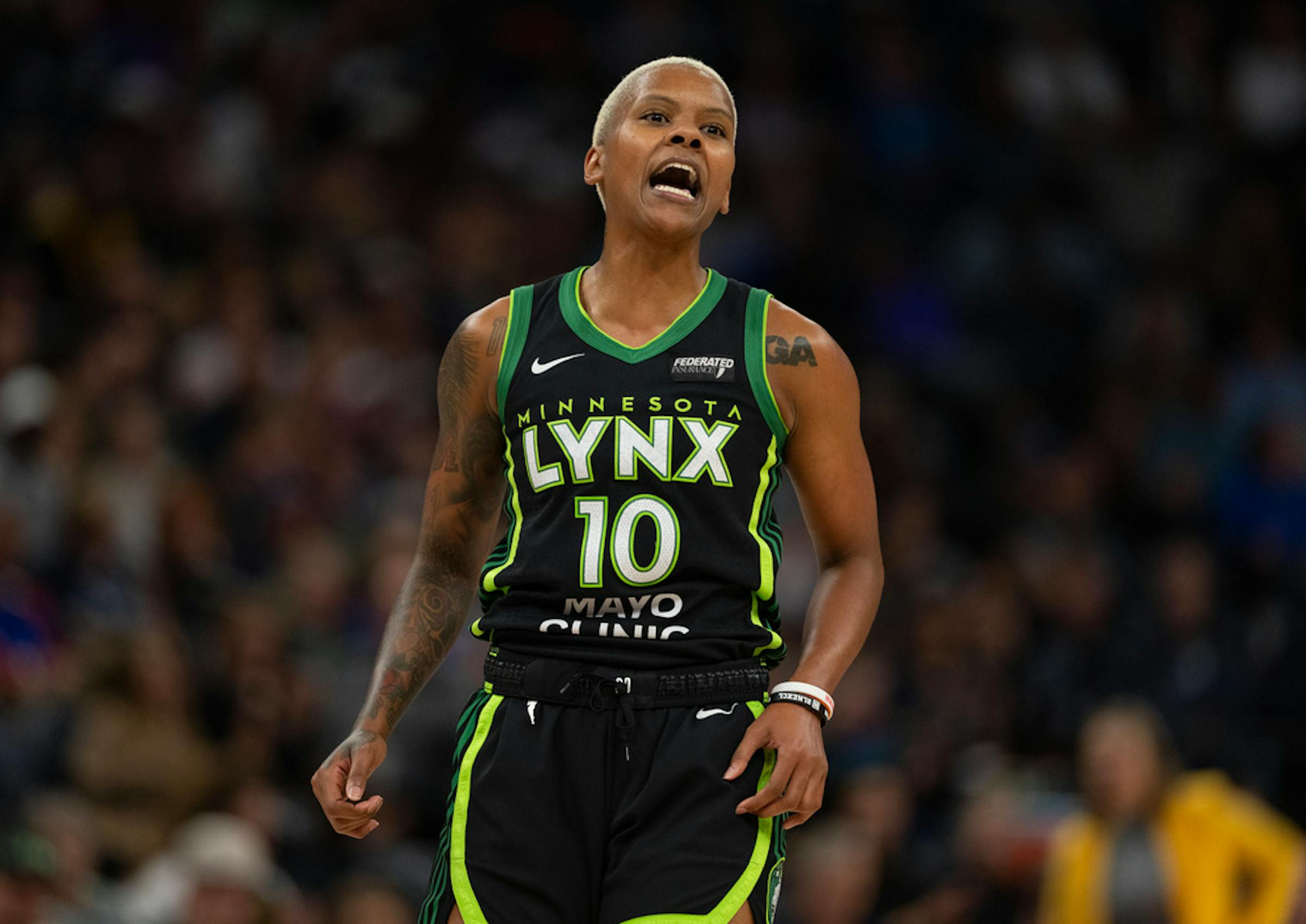 Courtney Williams sends Lynx past Sun in Game 2