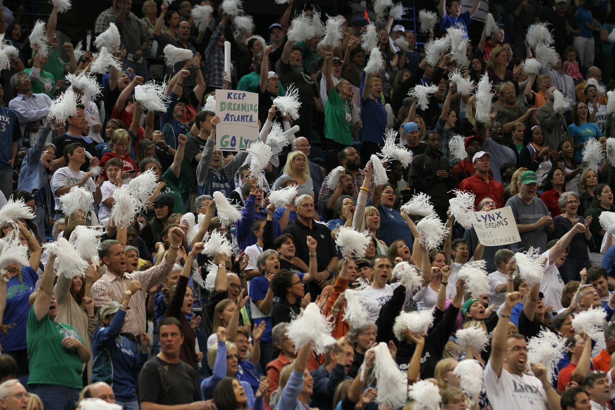 Over 15,000 fans filled the Target Center to watch Game 1 of the WNBA Finals.