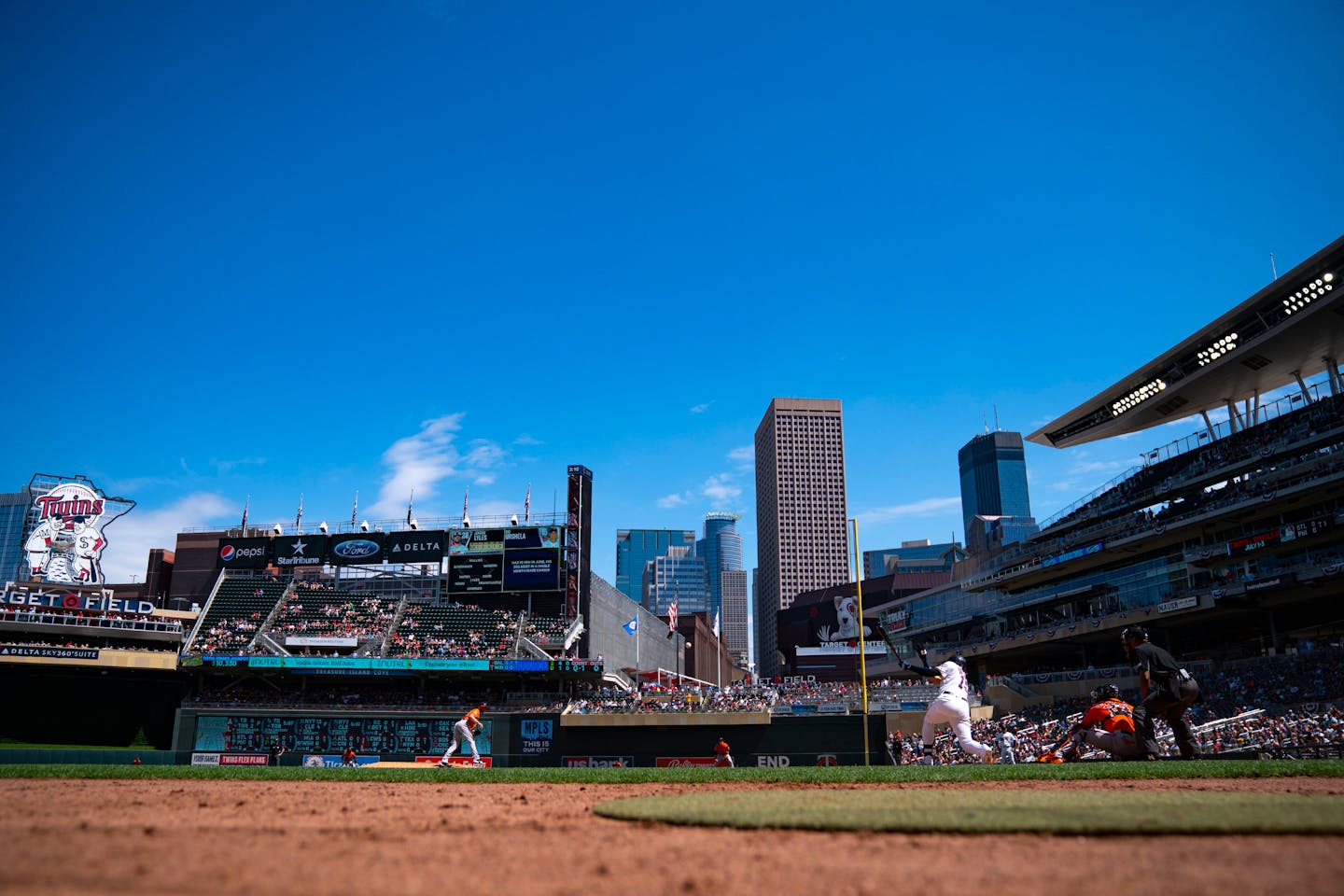 Minnesota Twins third baseman Gio Urshela (15) hits a single in the third inning against the Baltimore Orioles Saturday, July 2, 2022 at Target Field in Minneapolis. ]