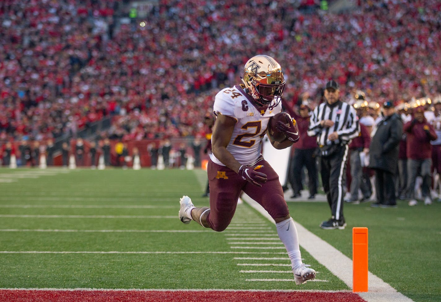 Minnesota's running back Mohamed Ibrahim ran into the end zone for a touchdown during the second quarter as Minnesota took on Wisconsin at Camp Randall Stadium, Saturday, November 24, 2018 in Madison, Wis. ] ELIZABETH FLORES • liz.flores@startribune.com