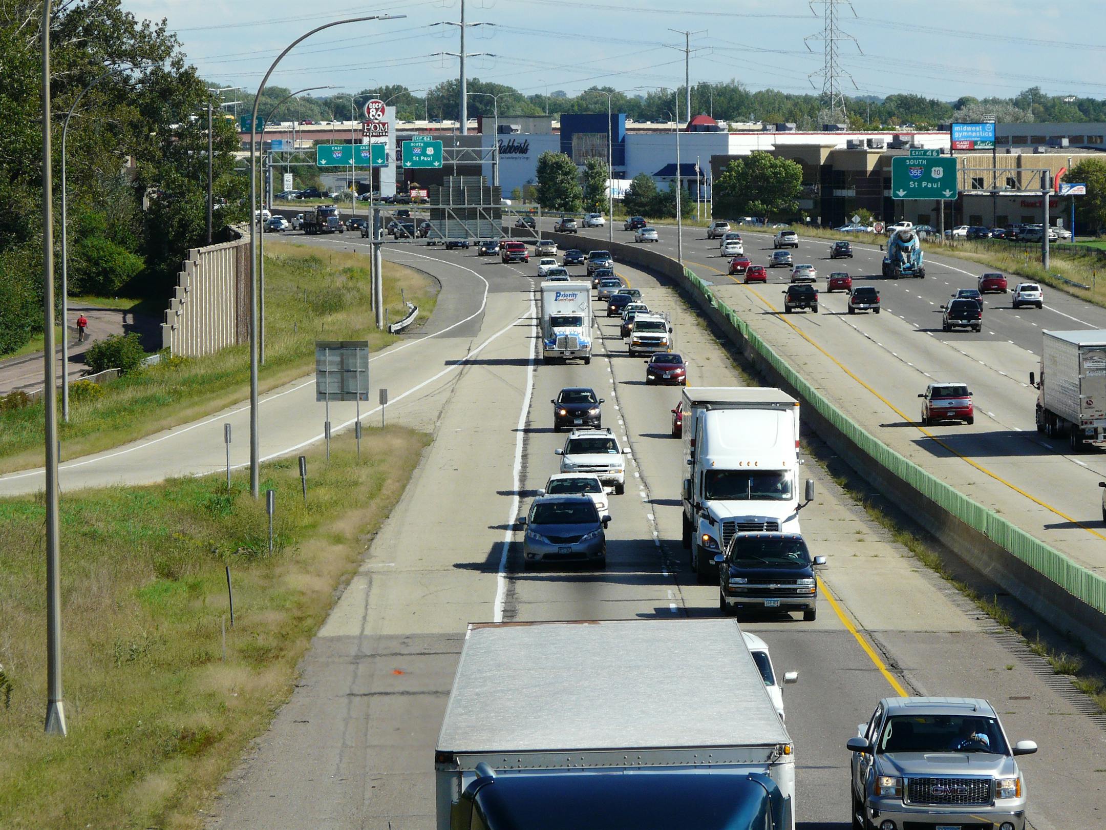 Shot of I-694 between Rice Street and Lexington Avenue.