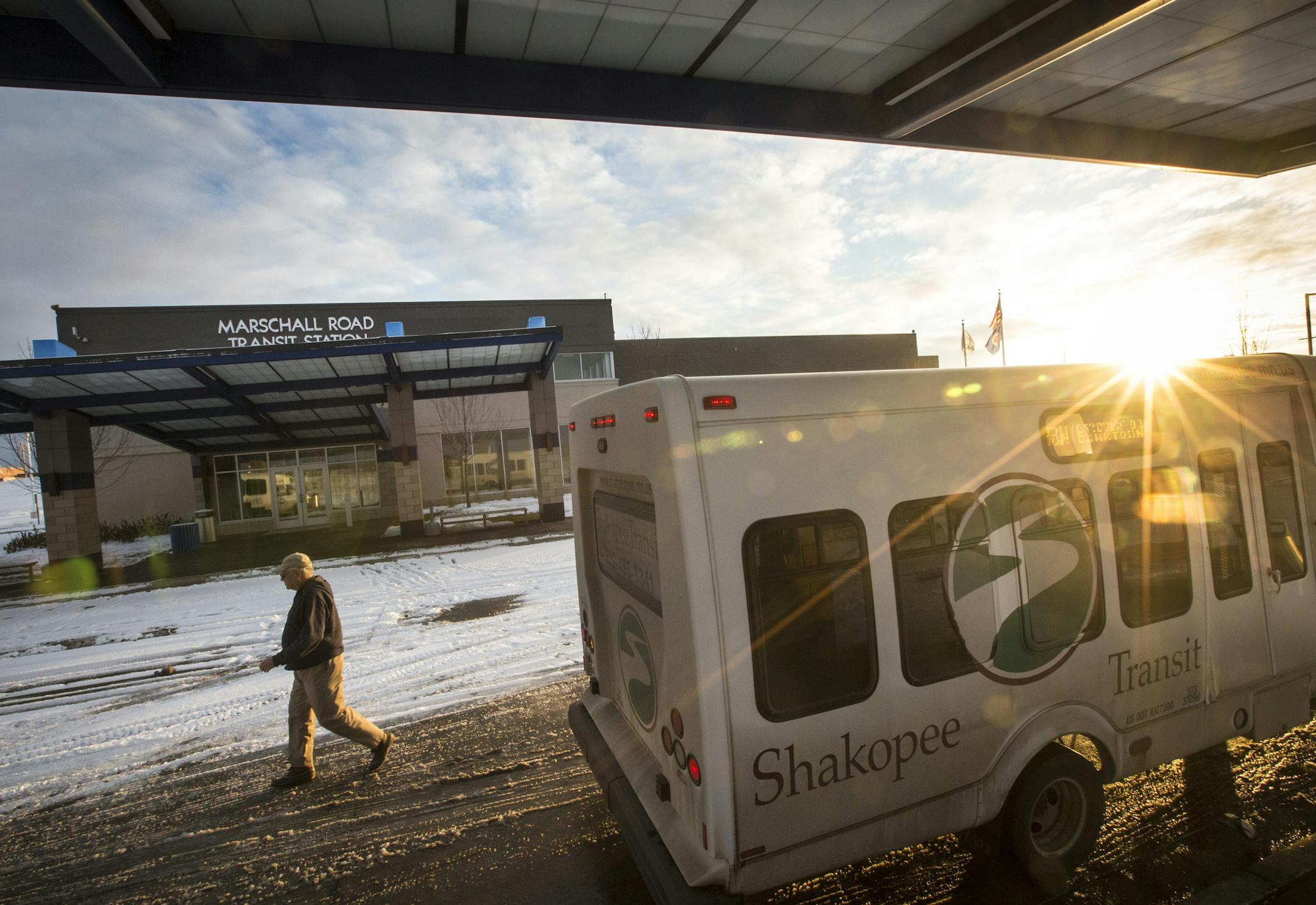 A bus driver walked from one bus to another to notify the other driver he had no transfers at the Shakopee Marschall Road Transit Station on Wednesday, January 21, 2015 in Shakopee, Minn. ] RENEE JONES SCHNEIDER &#x2022; reneejones@startribune.com