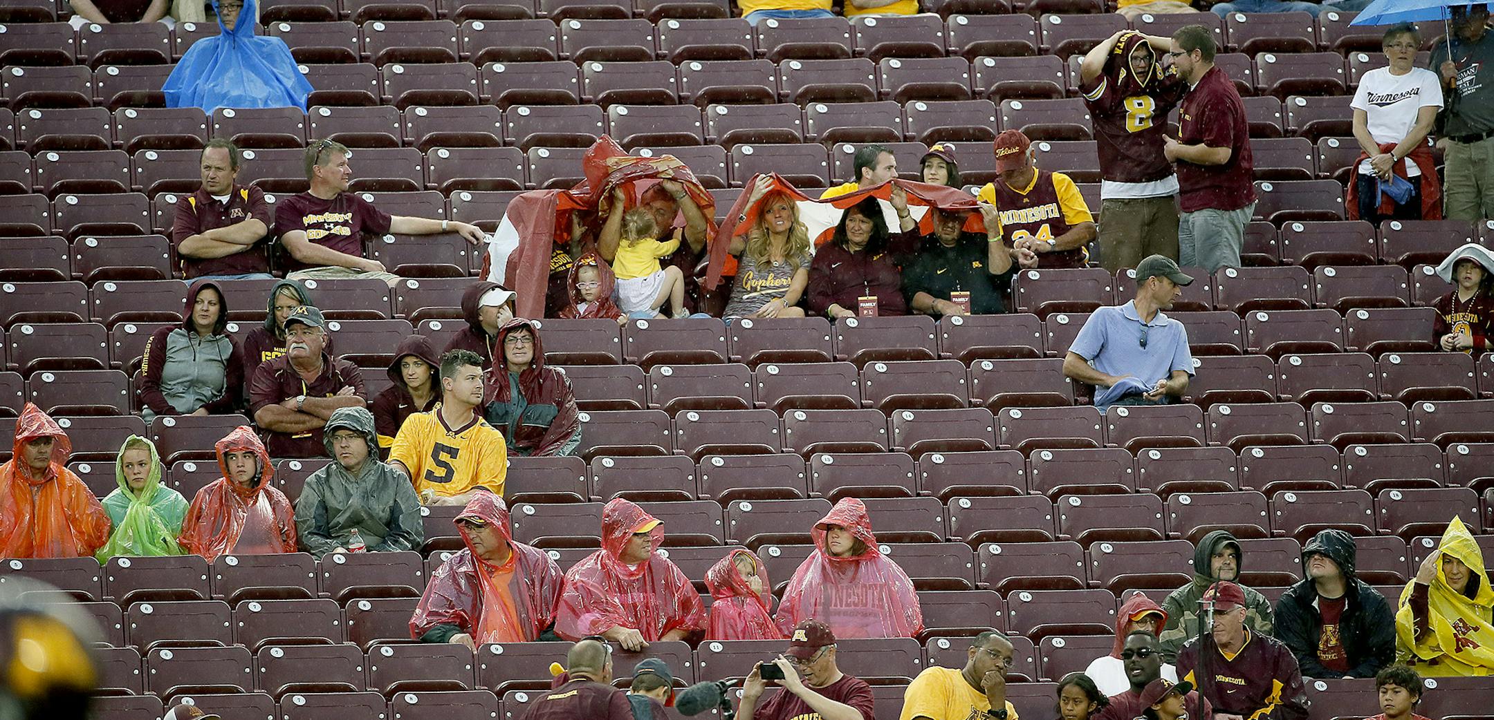 Minnesota Gopher fans remained in their seats as most left the stadium after a delay in the fourth quarter as the Minnesota Gophers took on San Jose State at TCF Stadium, Saturday, September 20, 2014 in Minneapolis, MN. ] (ELIZABETH FLORES/STAR TRIBUNE) ELIZABETH FLORES • eflores@startribune.com
