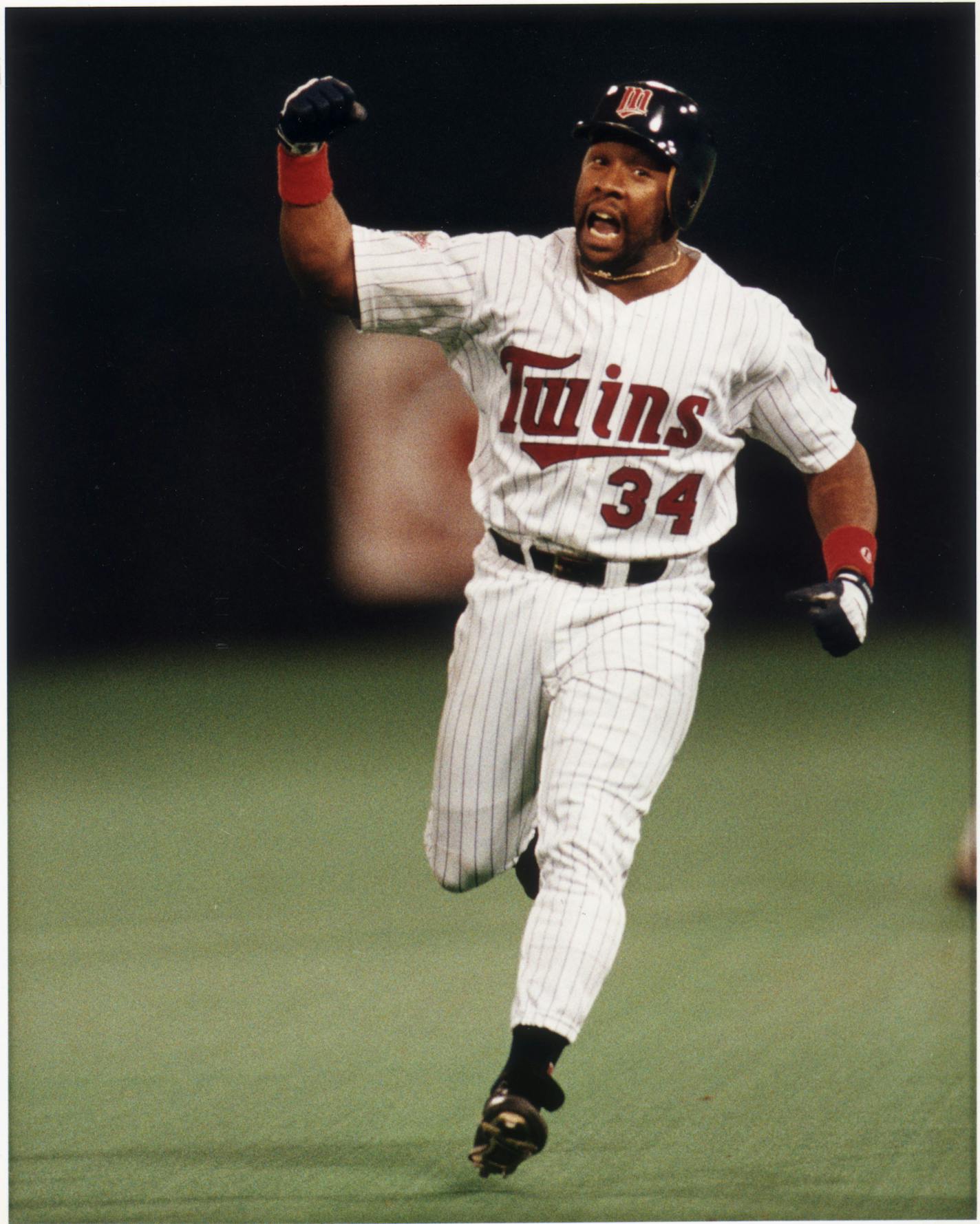 Kirby Puckett rounds the bases after hitting his dramatic game-winning home run in the 11th inning of Game 6 of the 1991 World Series.