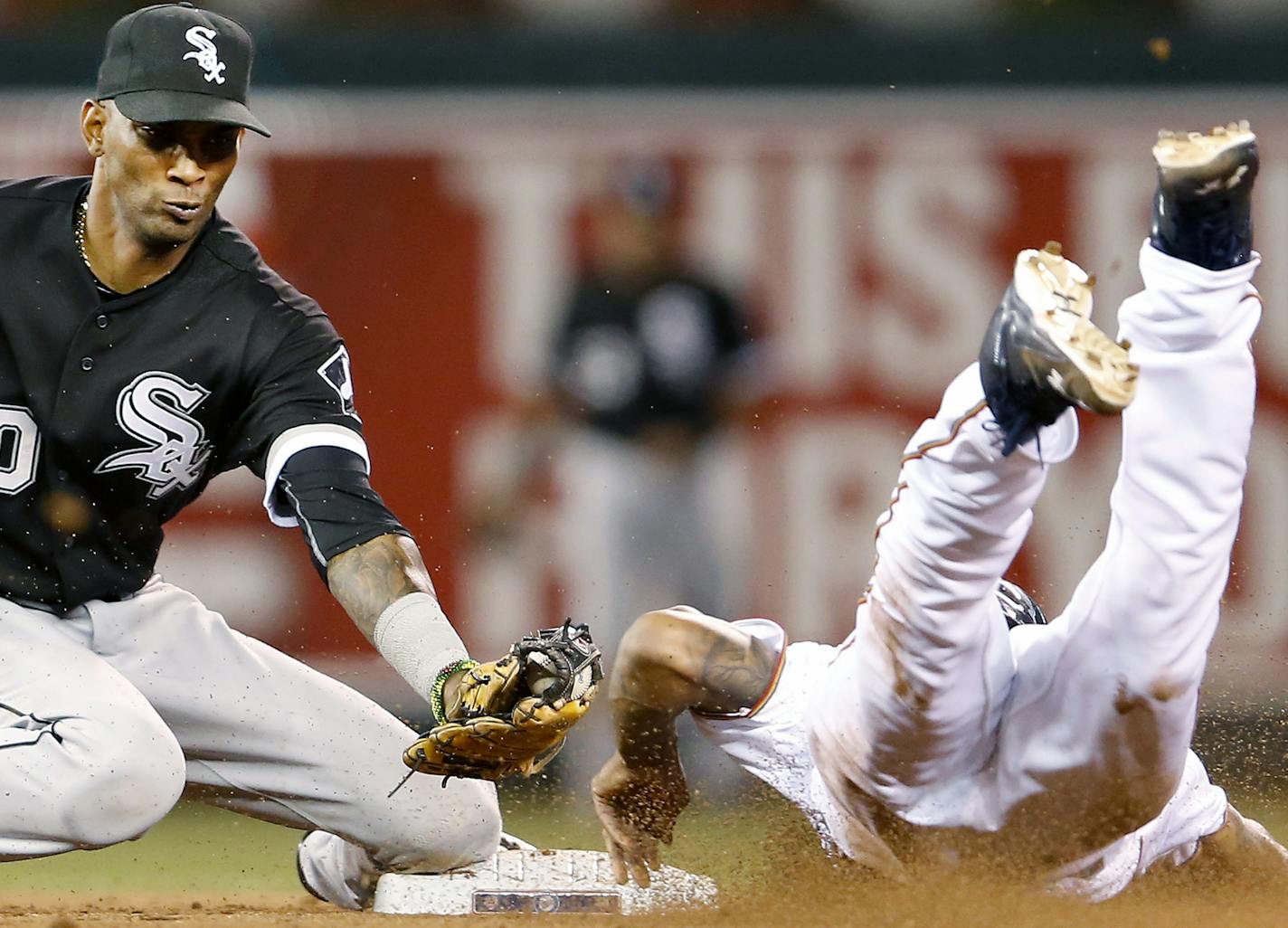 Alexei Ramirez (10) tagged out Byron Buxton (25) as he attempted to steal second base in the seventh inning. ] CARLOS GONZALEZ cgonzalez@startribune.com - June 23, 2015, Minneapolis, MN, Target Field, MLB, Minnesota Twins vs. Chicago White Sox