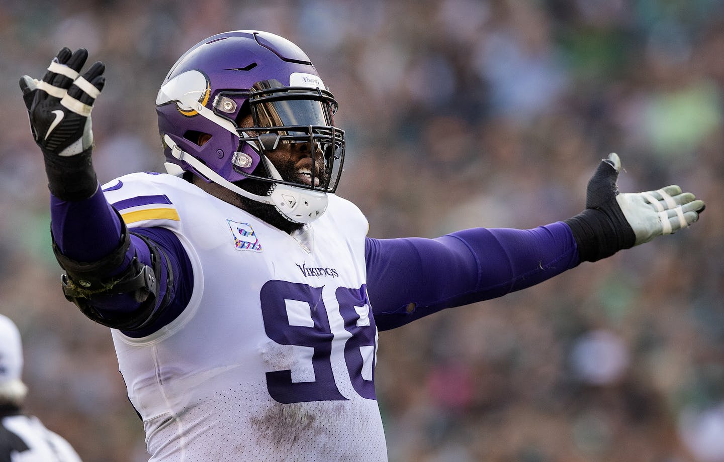 Linval Joseph (98) celebrated after a sack in the first quarter. ] CARLOS GONZALEZ &#x2022; cgonzalez@startribune.com &#x2013; October 7, 2018, Philadelphia, PA, Lincoln Financial Field, NFL, Minnesota Vikings vs. Philadelphia Eagles