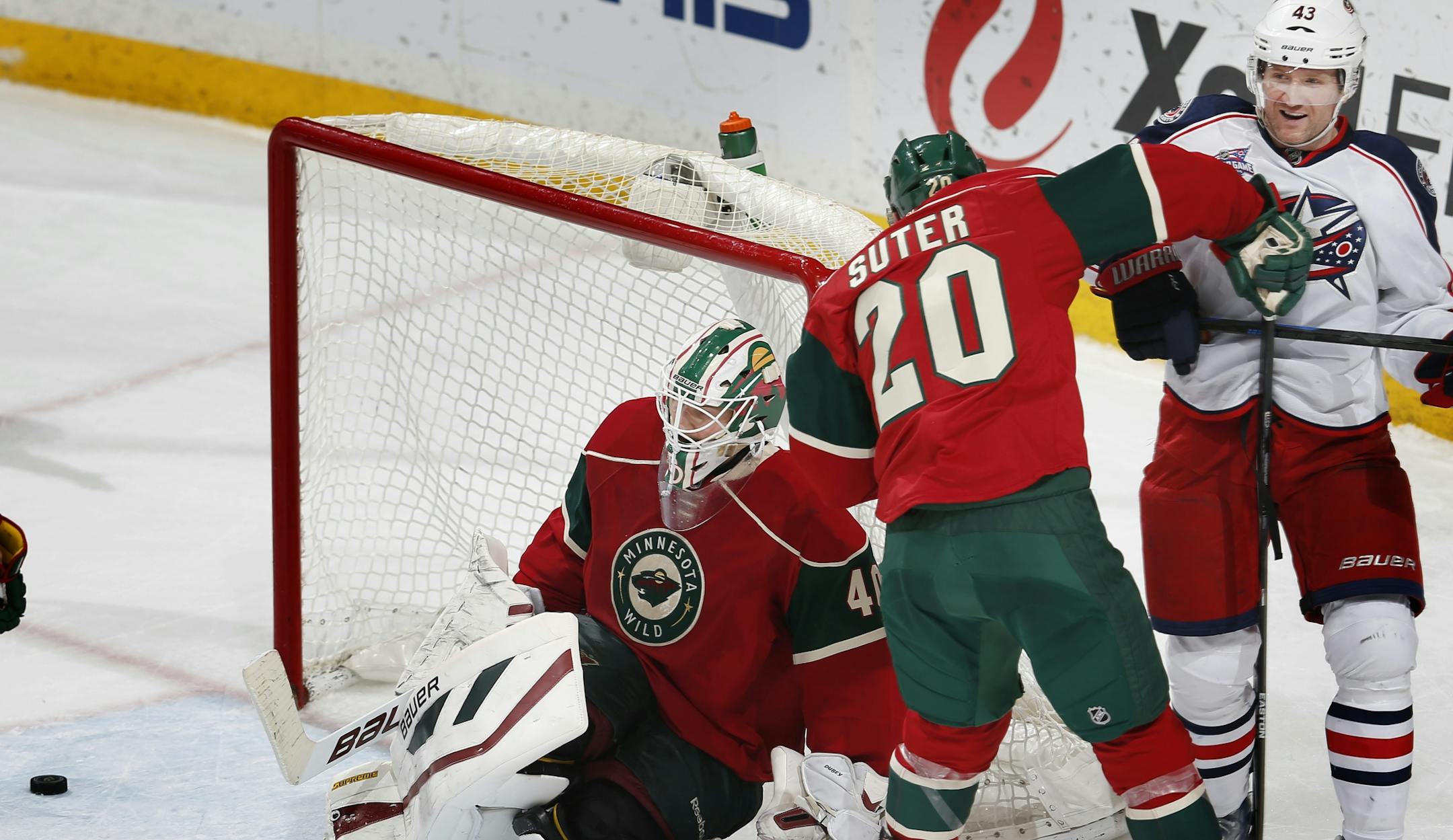 Scott Hartnell (43) celebrated after scoring a goal on Wild goalie Devan Dubnyk (40) in the third period.