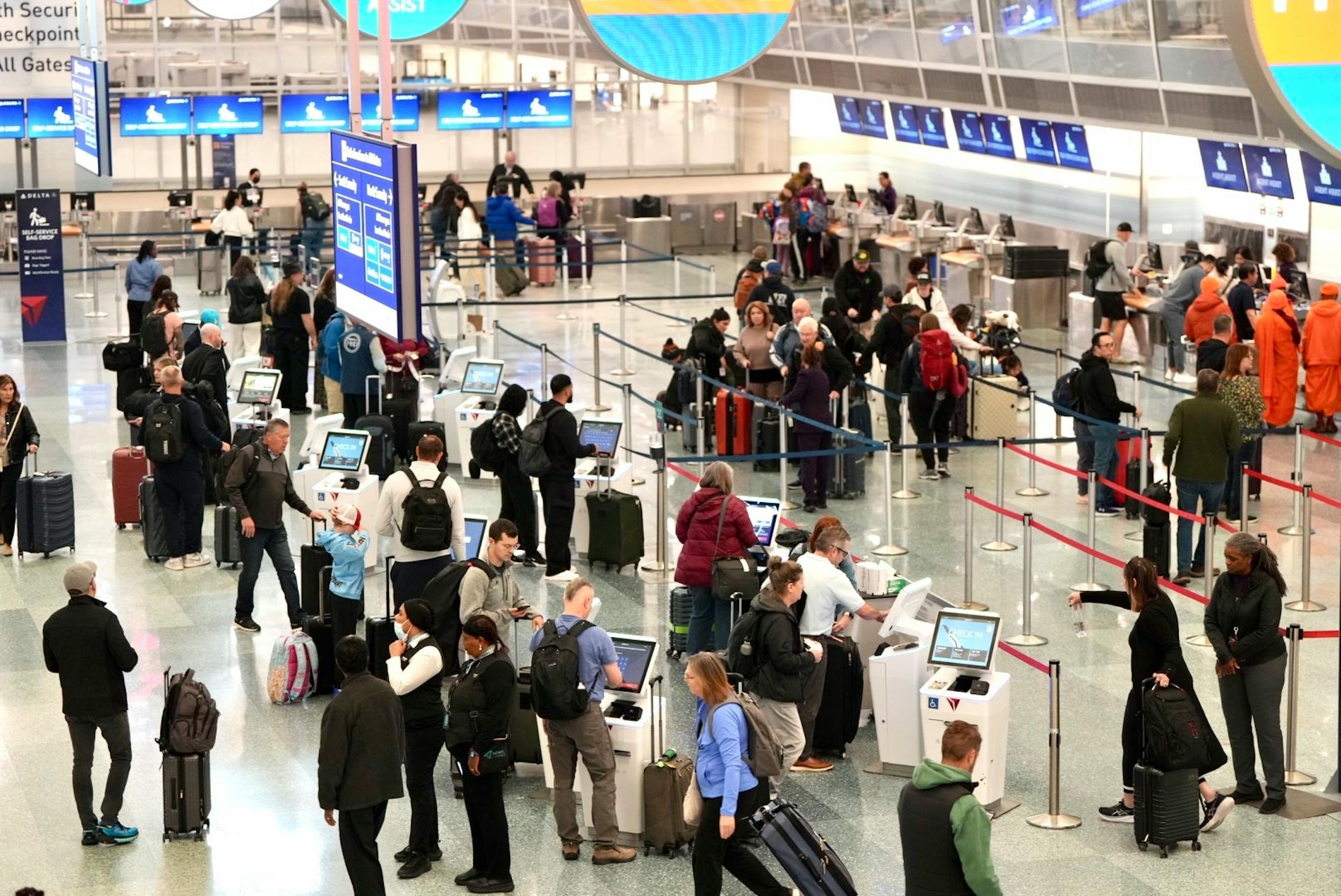 Live: Travelers wary of flight cancellations and delays this morning at MSP