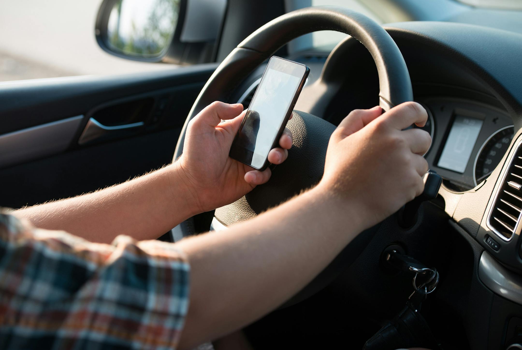 Research has shown that taking eyes off the road for a few seconds or multitasking are as dangerous as driving drunk. (Dreamstime/TNS) ORG XMIT: 1198221