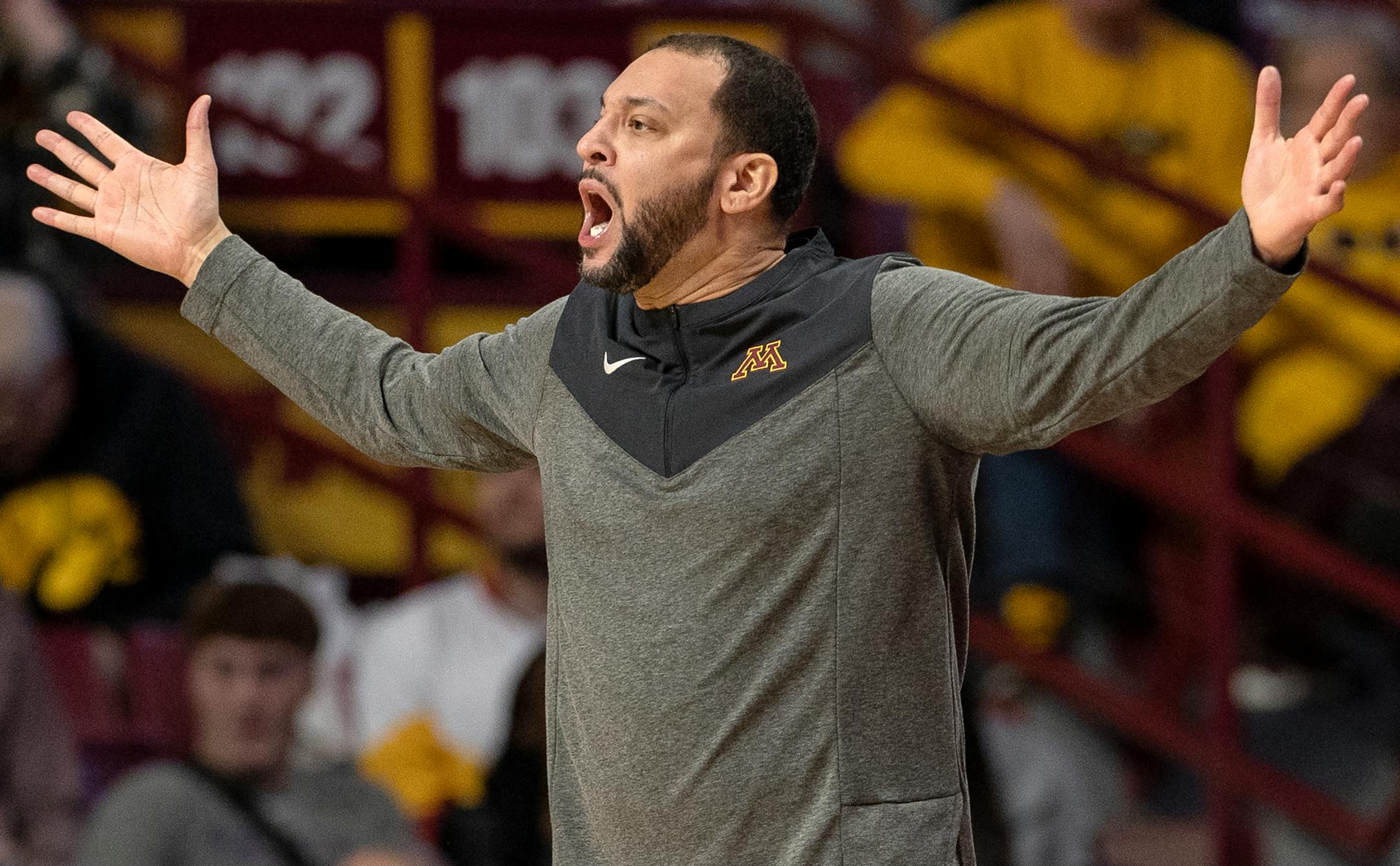 Minnesota Gophers head coach Ben Johnson in the first half.