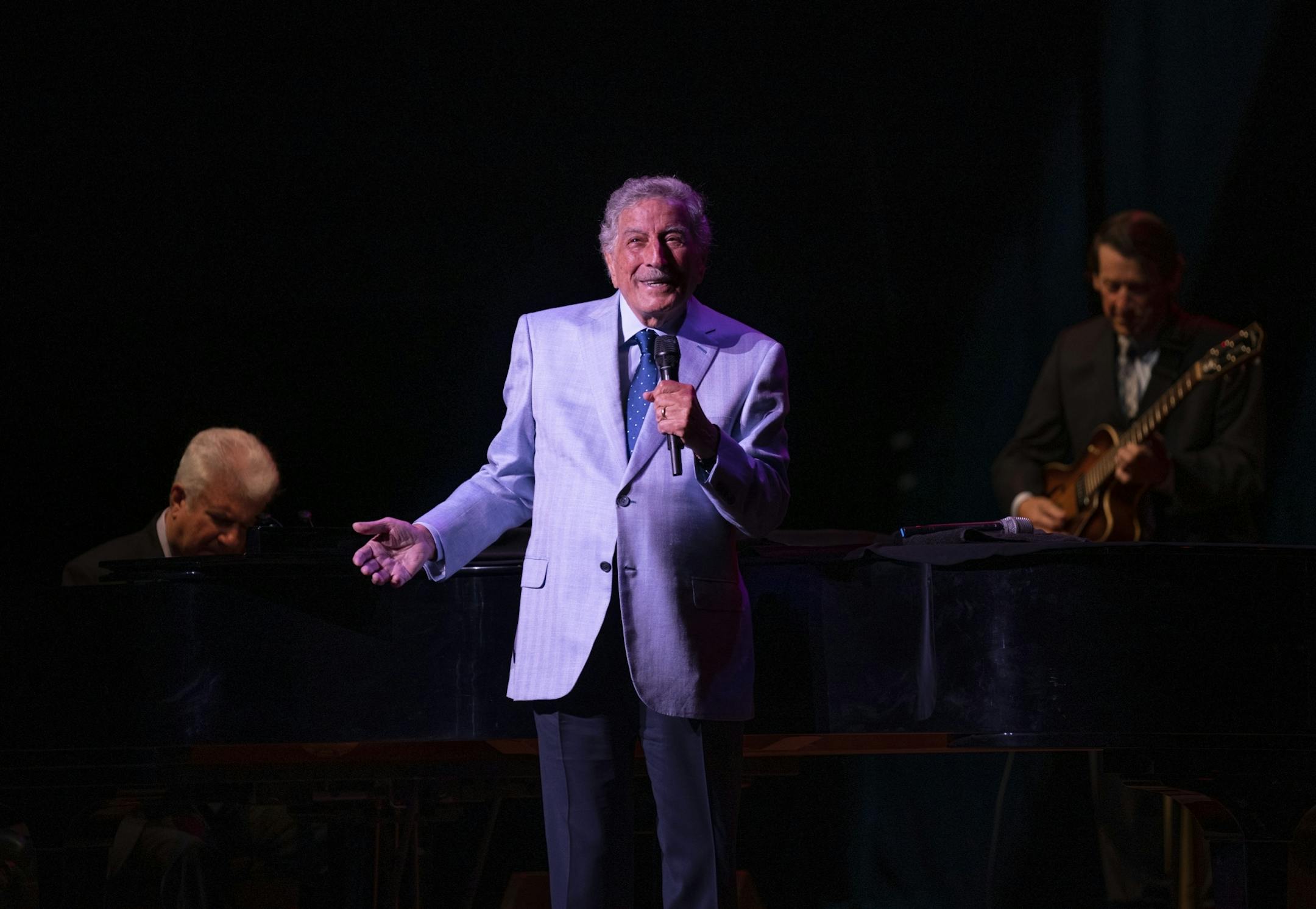 Tony Bennett, with pianist Tom Ranier and guitarist Gray Sargent, sang early in his set at the Orpheum Theatre Sunday night.