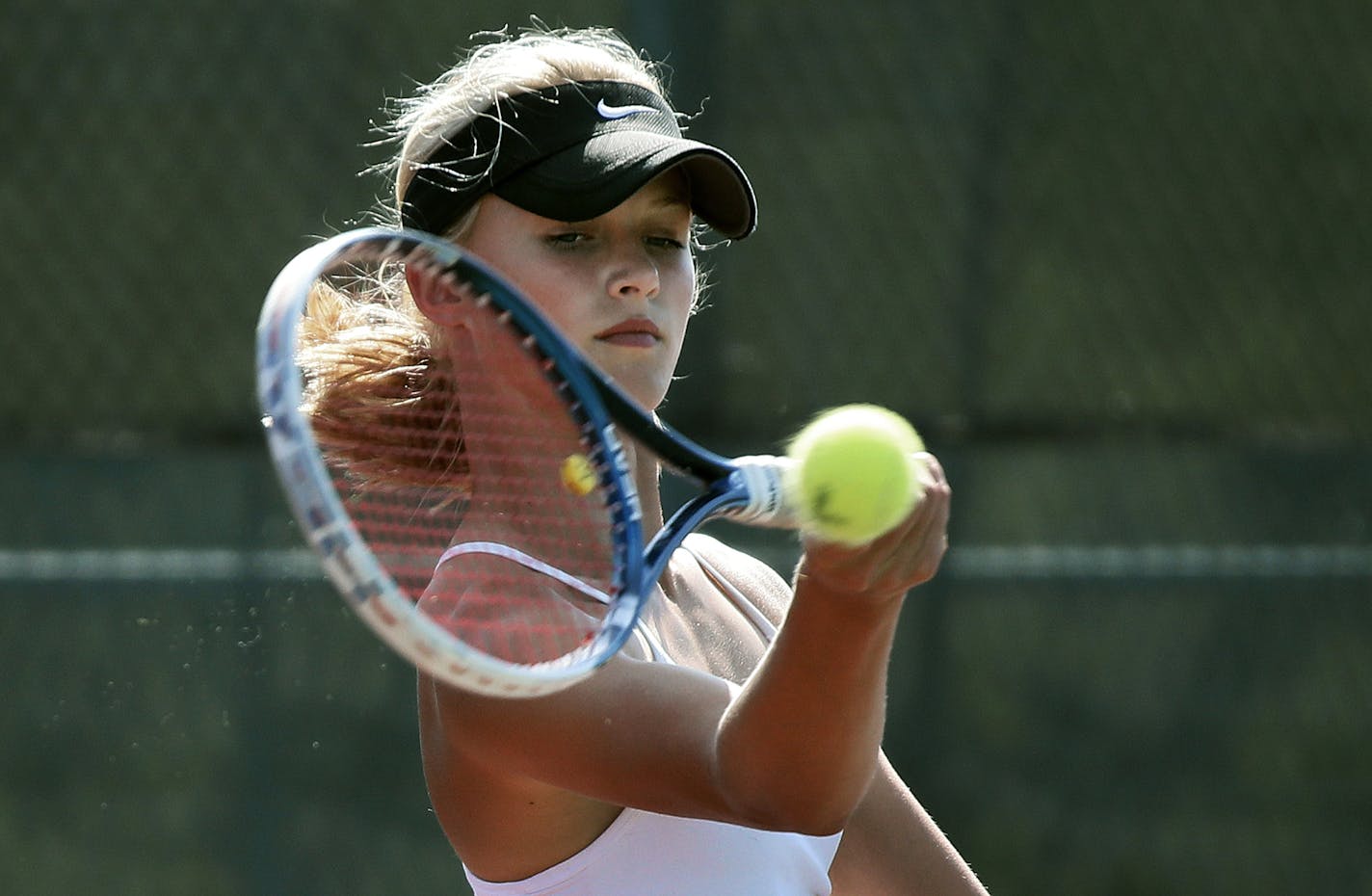 Olivia Paradise a member of the Mahtomedi High tennis team practiced Monday August 25 , 2014 in Mahtomedi ,MN . ] Jerry Holt Jerry.holt@startribune.com