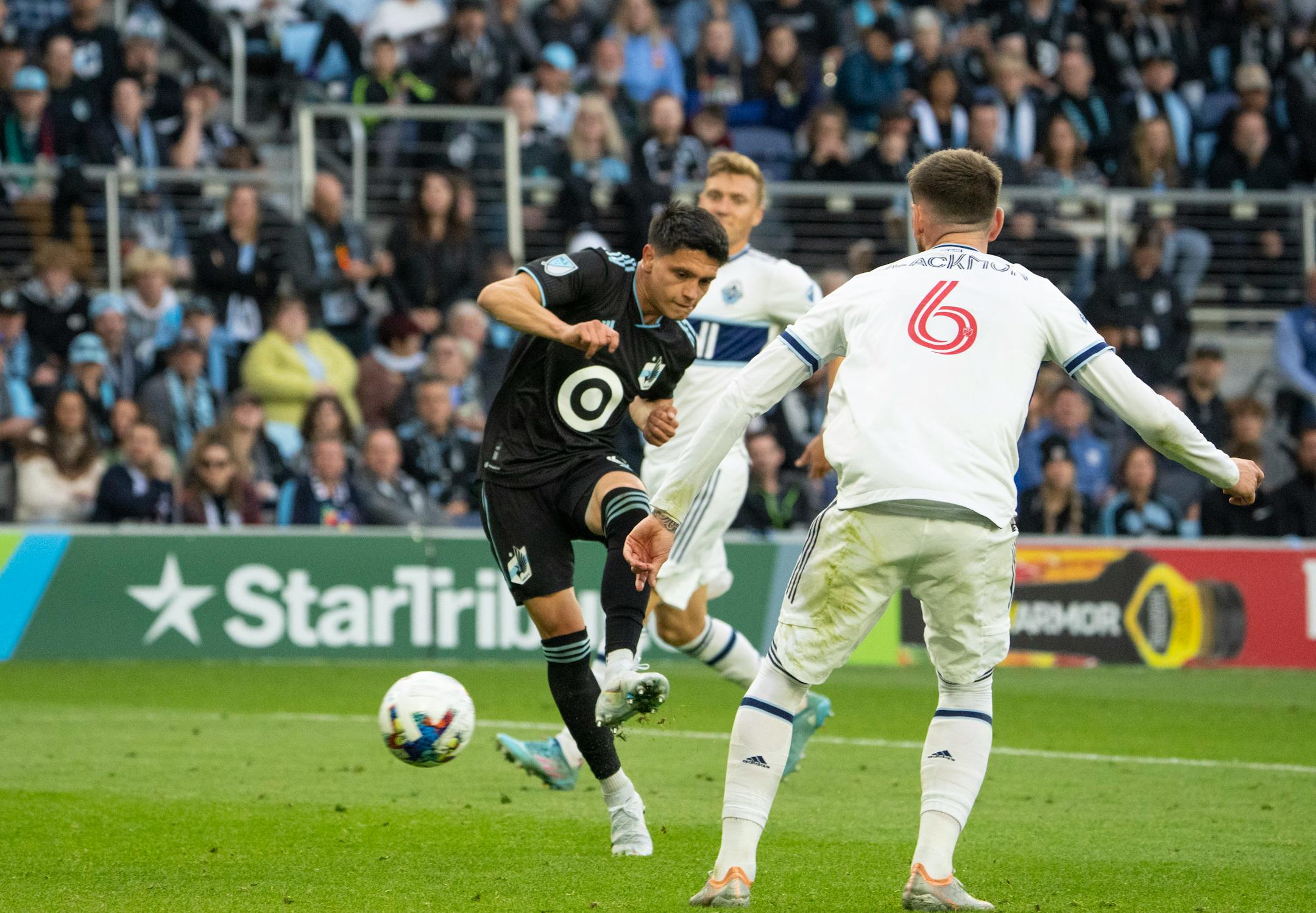 Minnesota United midfielder Jonathan Gonzalez (6) scored on Vancouver Whitecaps goalkeeper Thomas Hasal (1) in the second half of their game.