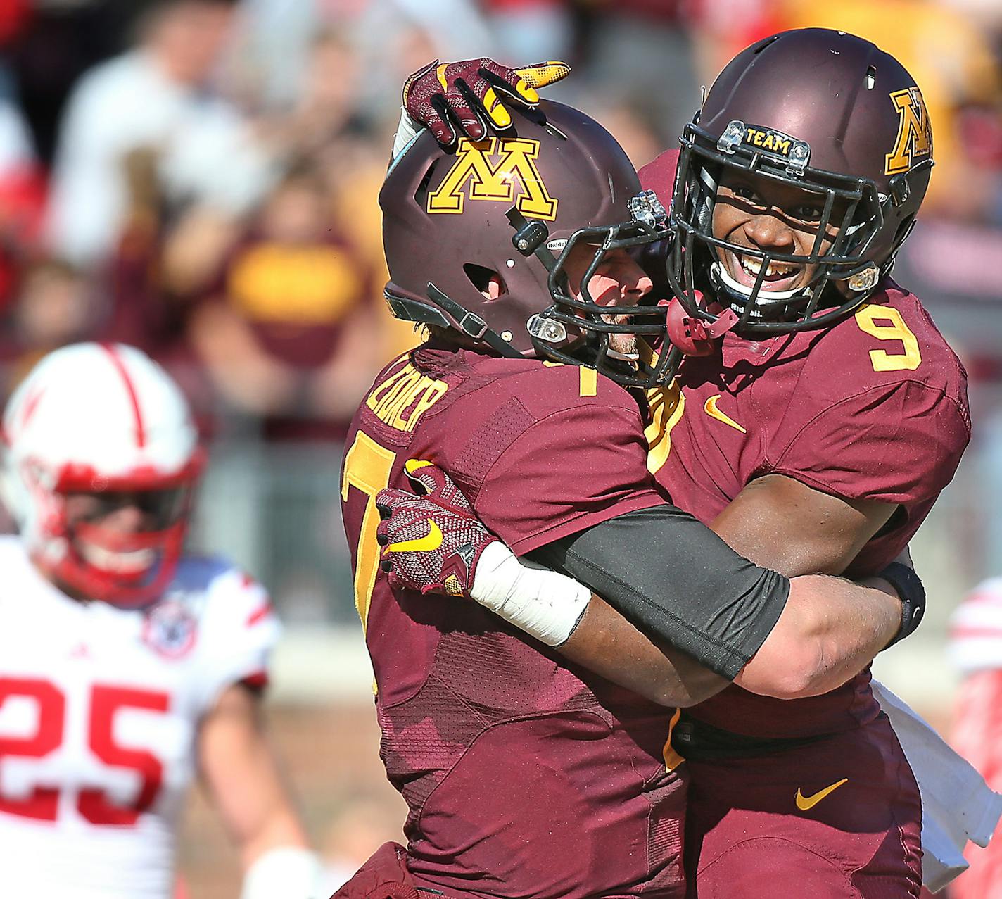 Minnesota's wide receiver Eric Carter was lifted by quarterback Mitch Leidner after scoring a first quarter touchdown as the Gophers took on Nebraska at TCF Bank Stadium, Saturday, October 17, 2015 in Minneapolis, MN. ] (ELIZABETH FLORES/STAR TRIBUNE) ELIZABETH FLORES &#x2022; eflores@startribune.com