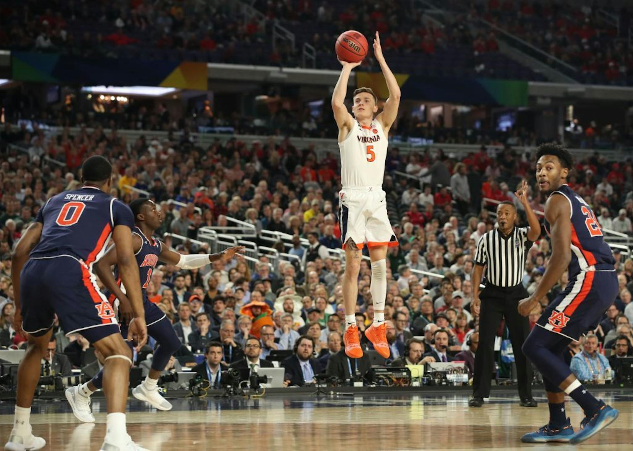 Virginia Cavaliers guard Kyle Guy (5) shot against Auburn during the first half.
