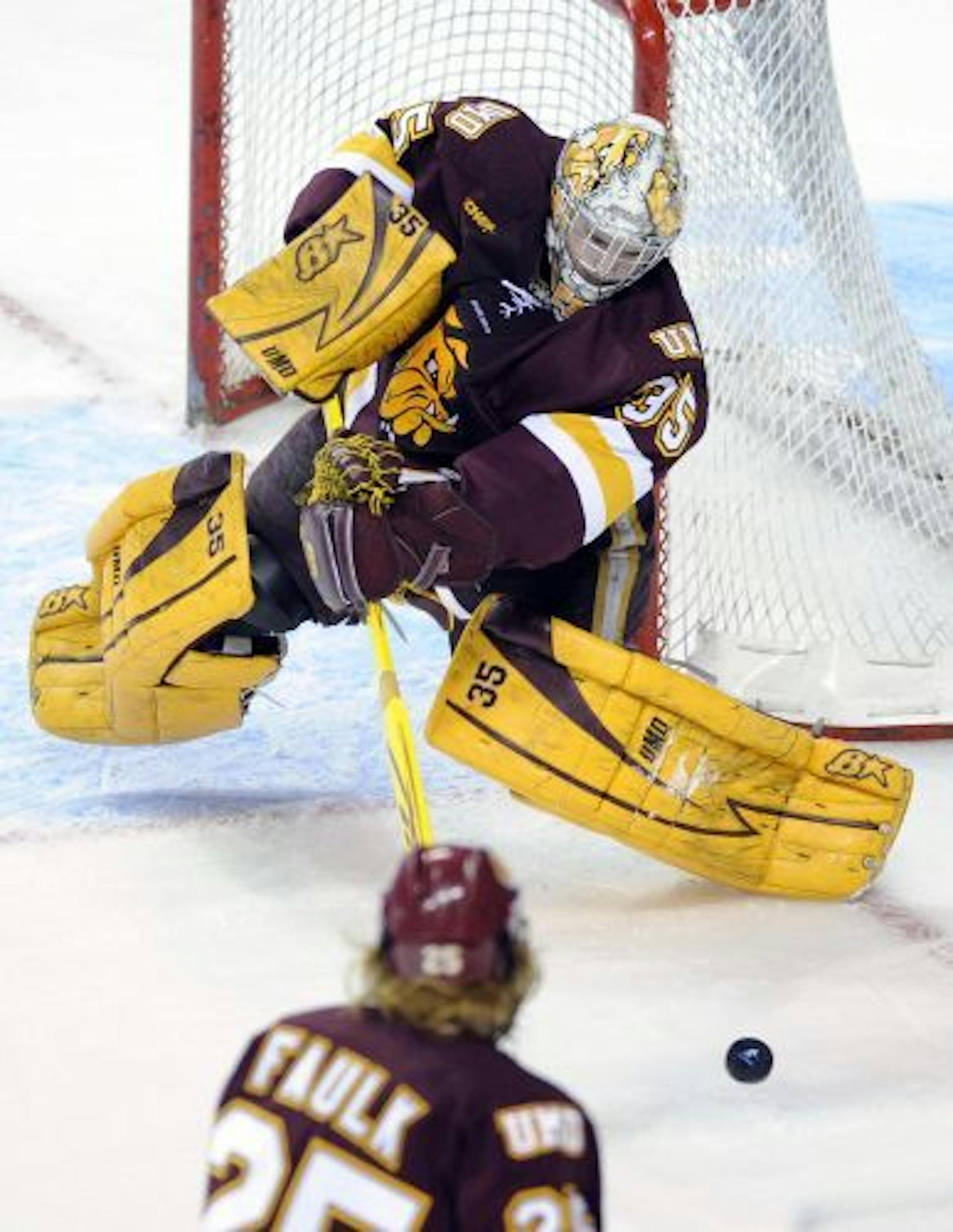 Minnesota Duluth junior goalie Kenny Reiter will be in the nets again for the Bulldogs when they face Notre Dame in a Frozen Four semifinal on April 7.