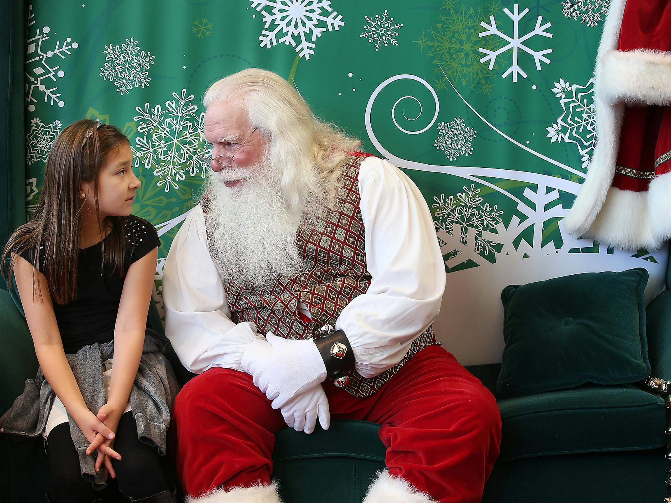 Nya Carranza, 8, of Eagan, MN, took some words of encouragement from "Santa" at Southdale Mall, Friday, December 4, 2015 in Edina, MN. ] (ELIZABETH FLORES/STAR TRIBUNE) ELIZABETH FLORES &#x2022; eflores@startribune.com