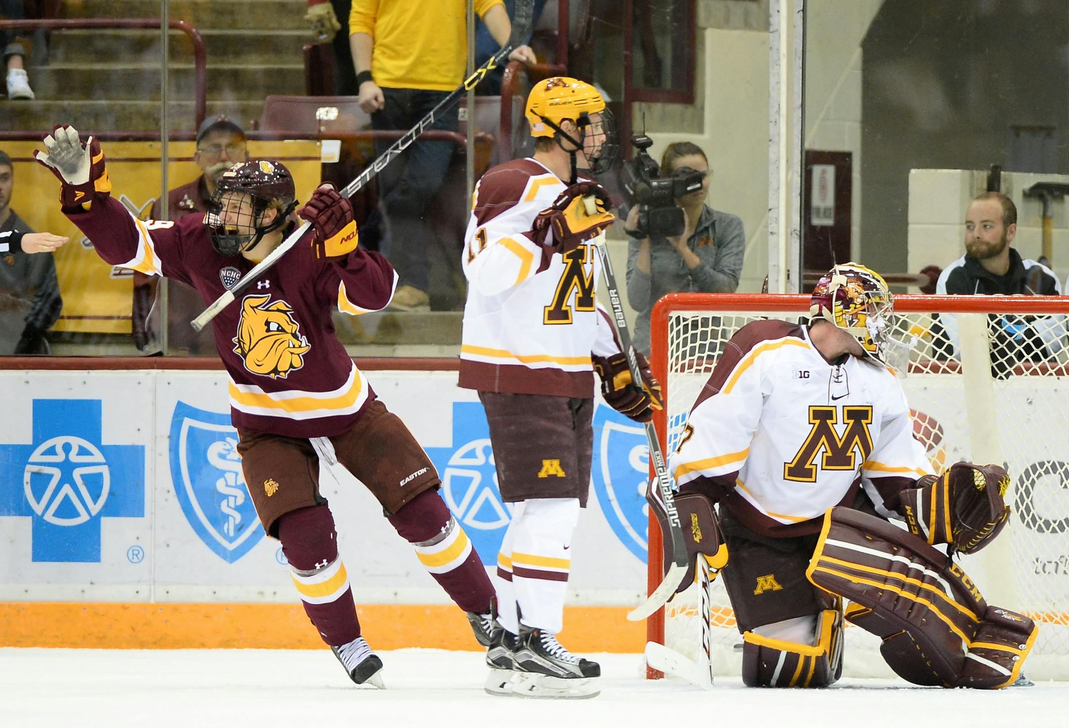 University of Minnesota Duluth forward Dominic Toninato (19) celebrated a goal by forward Jared Thomas (22) on University of Minnesota goalie Eric Schierhorn (37) in the second period. ] (AARON LAVINSKY/STAR TRIBUNE) aaron.lavinsky@startribune.com The Minnesota Gophers Men's Hockey Team plays the University of Minnesota Duluth Bulldogs on Friday, Oct. 16, 2015 at Mariucci Arena in Minneapolis, Minn.