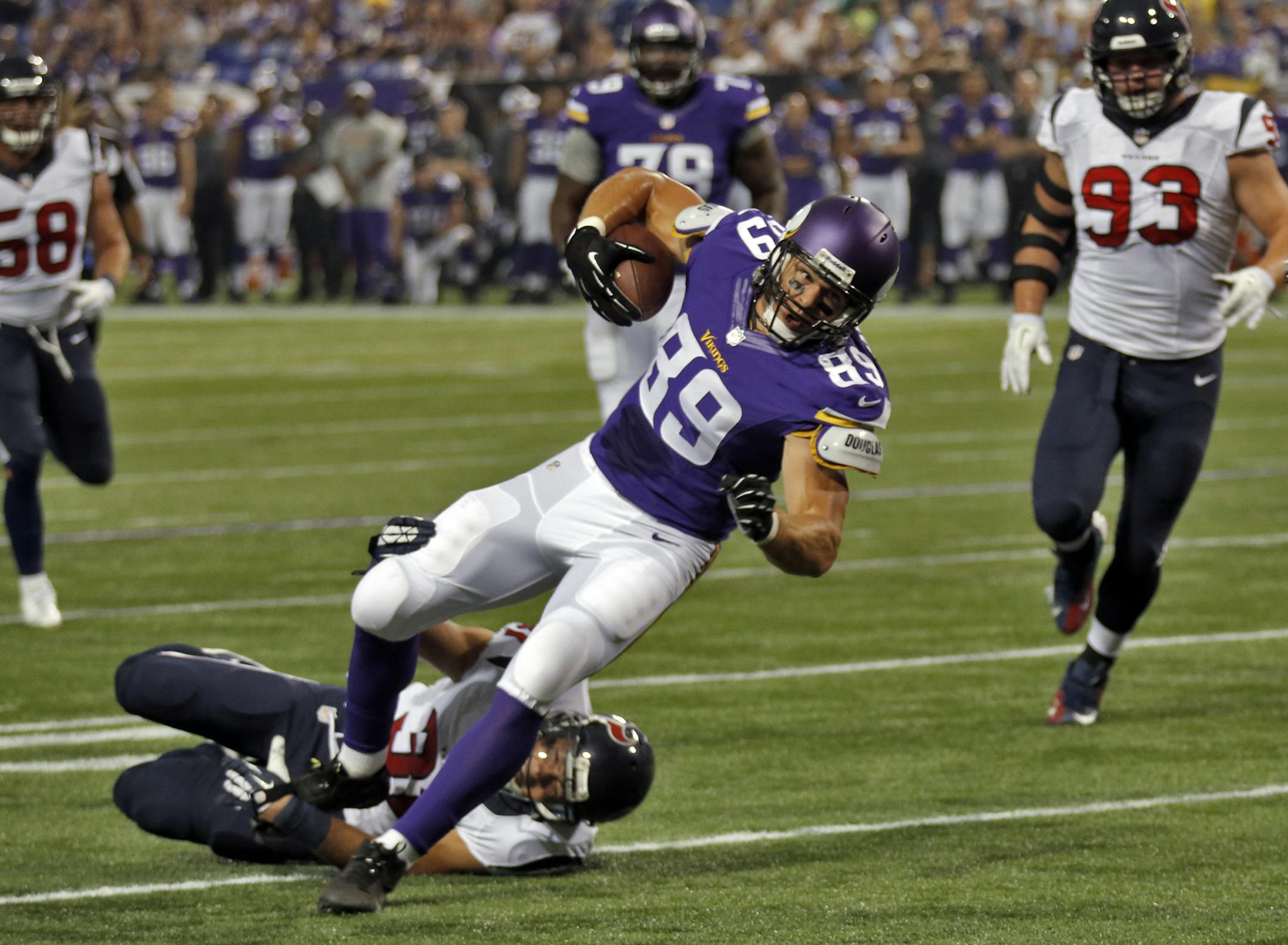 Minnesota Vikings vs. Houston Texans. Vikings receiver John Carlson (89) set up the first Viking field goal with a reception near the Viking goal line ion first quarter action. (MARLIN LEVISON/STARTRIBUNE(mlevison@startribune.com) ORG XMIT: MIN1308092023290696