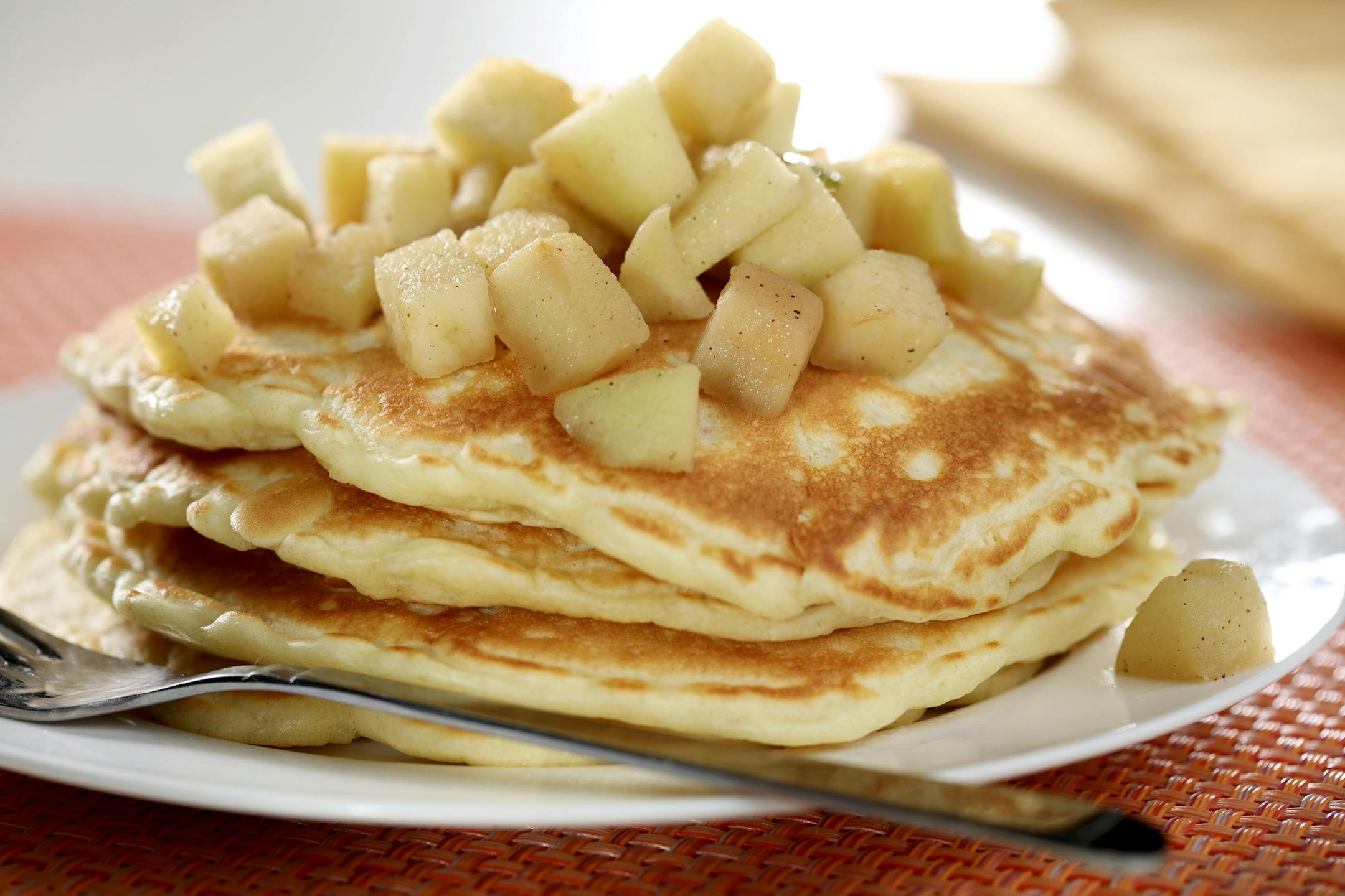 Dress up a simple pancake recipe with apples sauteed in brandy. (Michael Tercha/Chicago Tribune/TNS) ORG XMIT: 1183744