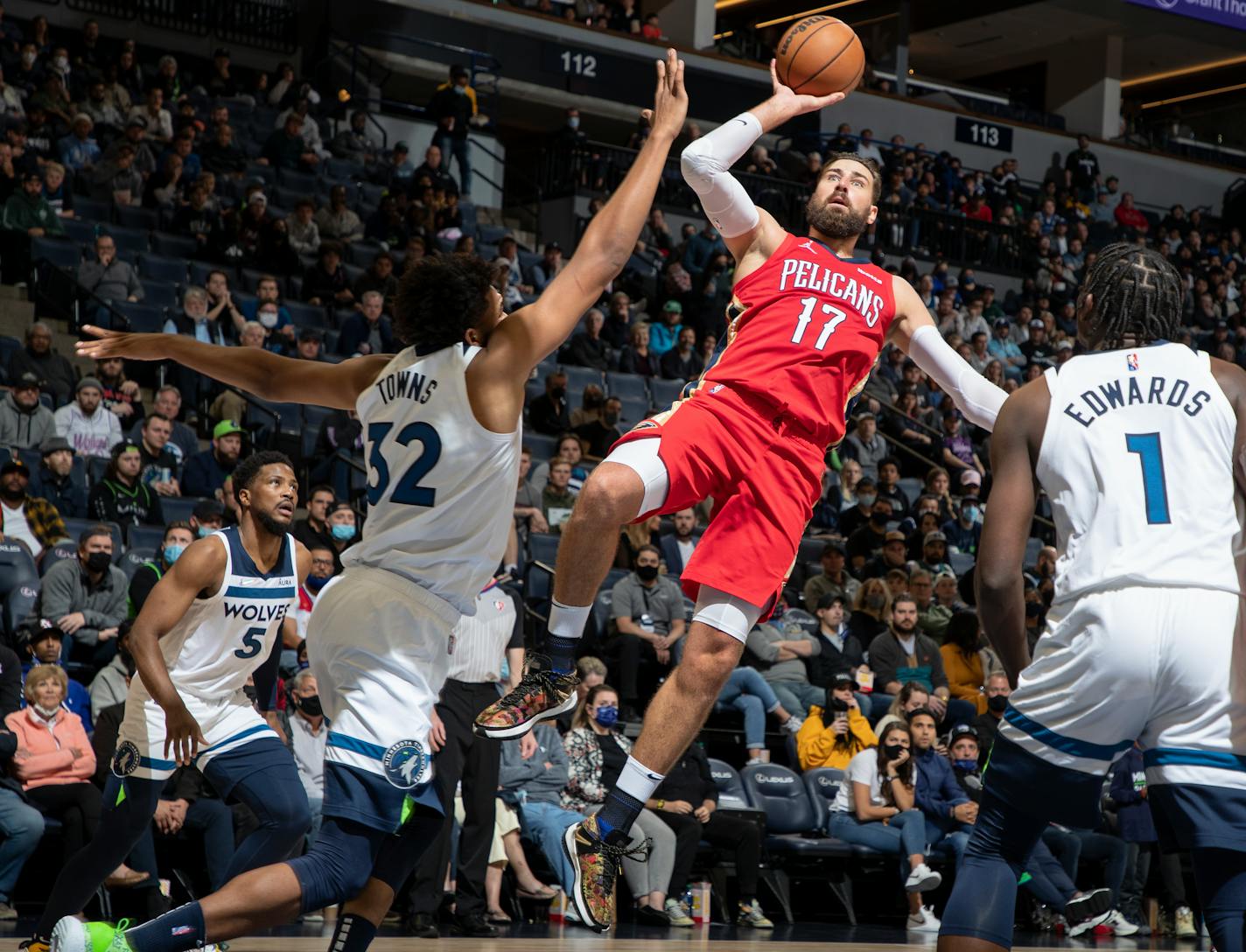 Jonas Valanciunas (17) of the New Orleans Pelicans falls attempts a shot in the second quarter Monday, Oct. 25 at Target Center in Minneapolis, Minn. ] CARLOS GONZALEZ • cgonzalez@startribune.com – Minneapolis, Minn., October 25, 2021, Target Center, NBA, Minnesota Timberwolves vs. New Orleans Pelicans