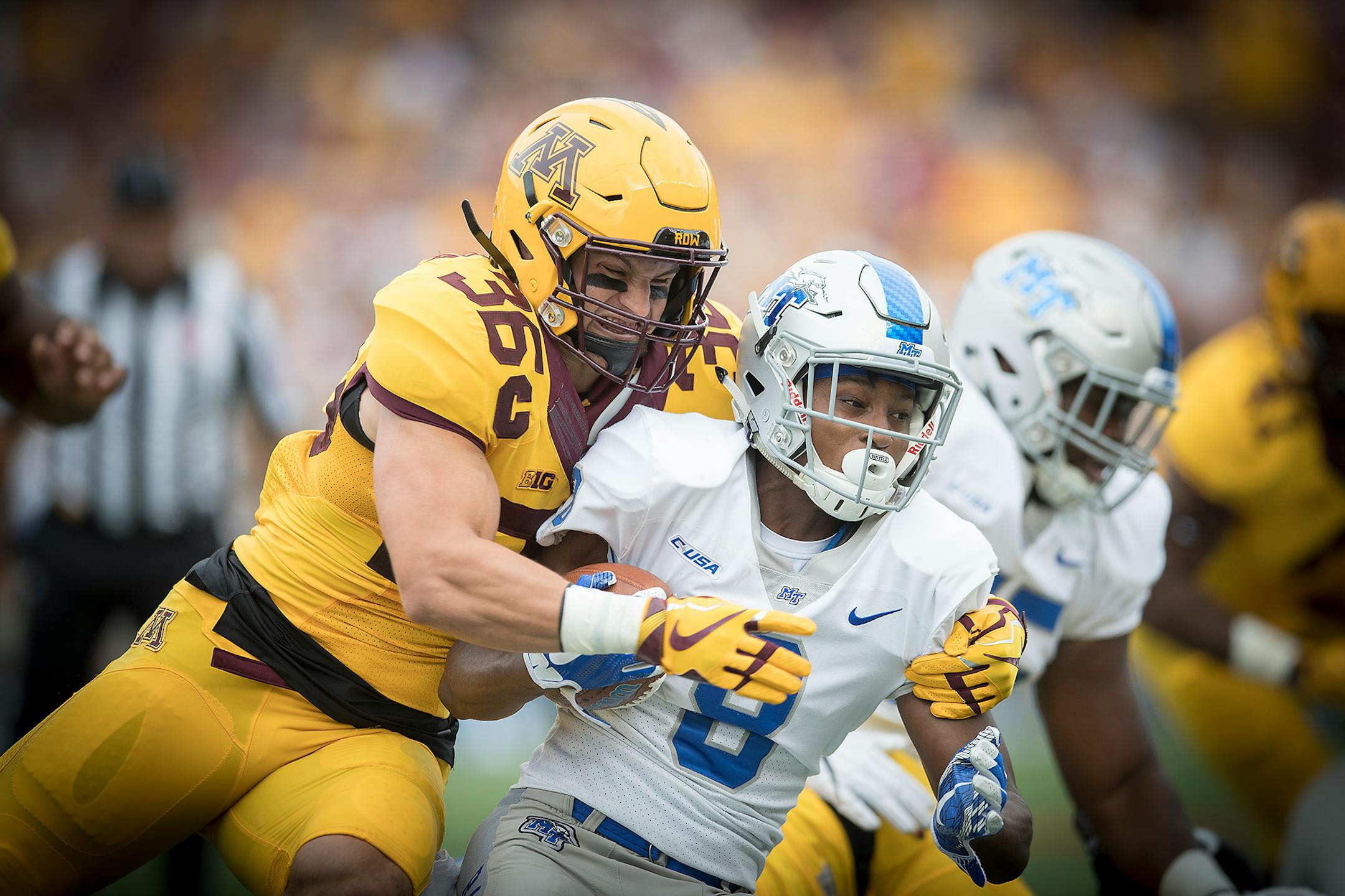 Minnesota's linebacker Blake Cashman tackled Middle Tennessee's wide receiver Ty Lee during the first quarter
