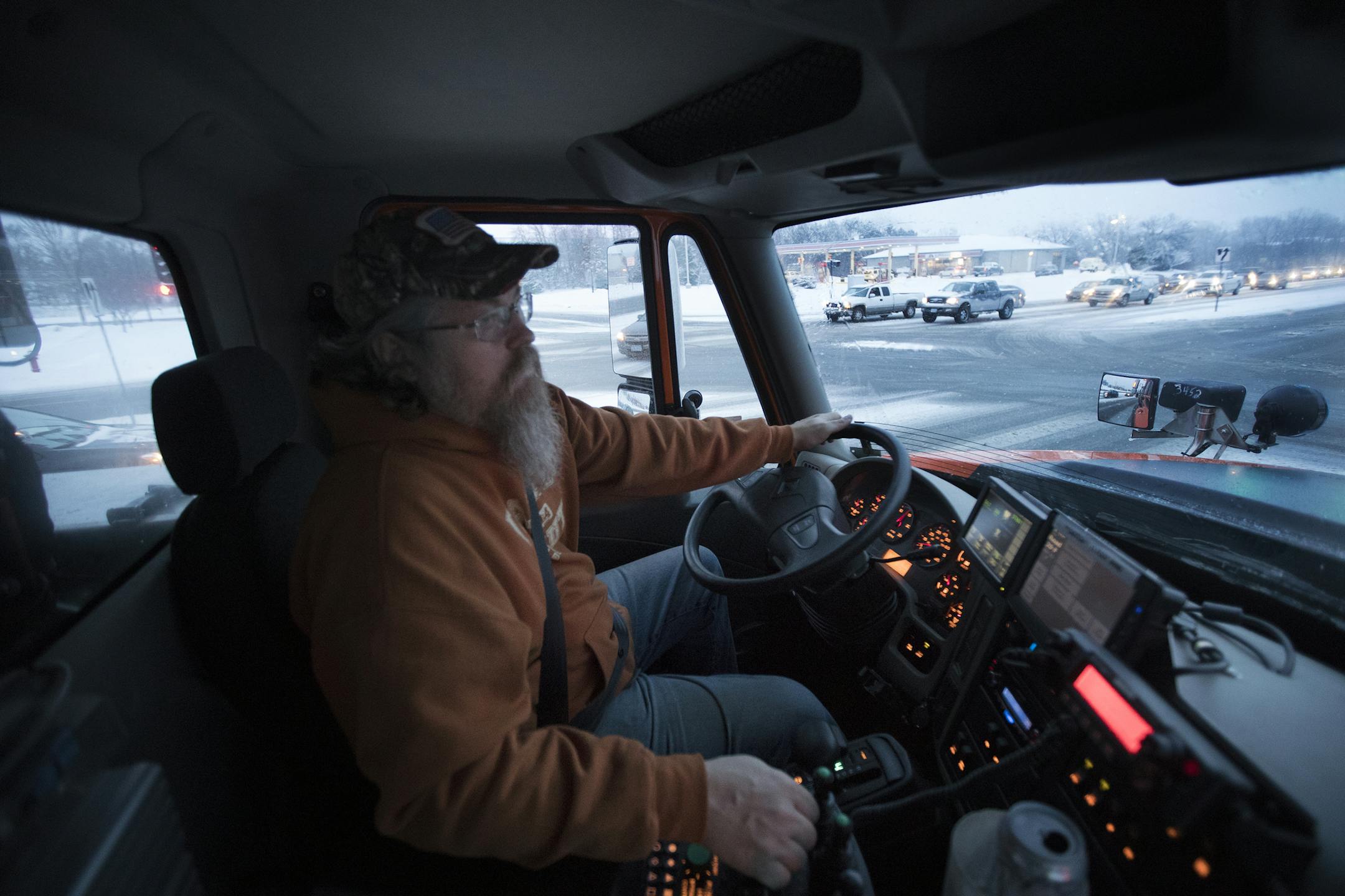 Chris Mewes a snowplow driver for the MnDot plowed stretch I-35 W south of 494 Wednesday January 25, 2017 in Lakeville, MN.] JERRY HOLT &#xef; jerry.holt@startribune.com