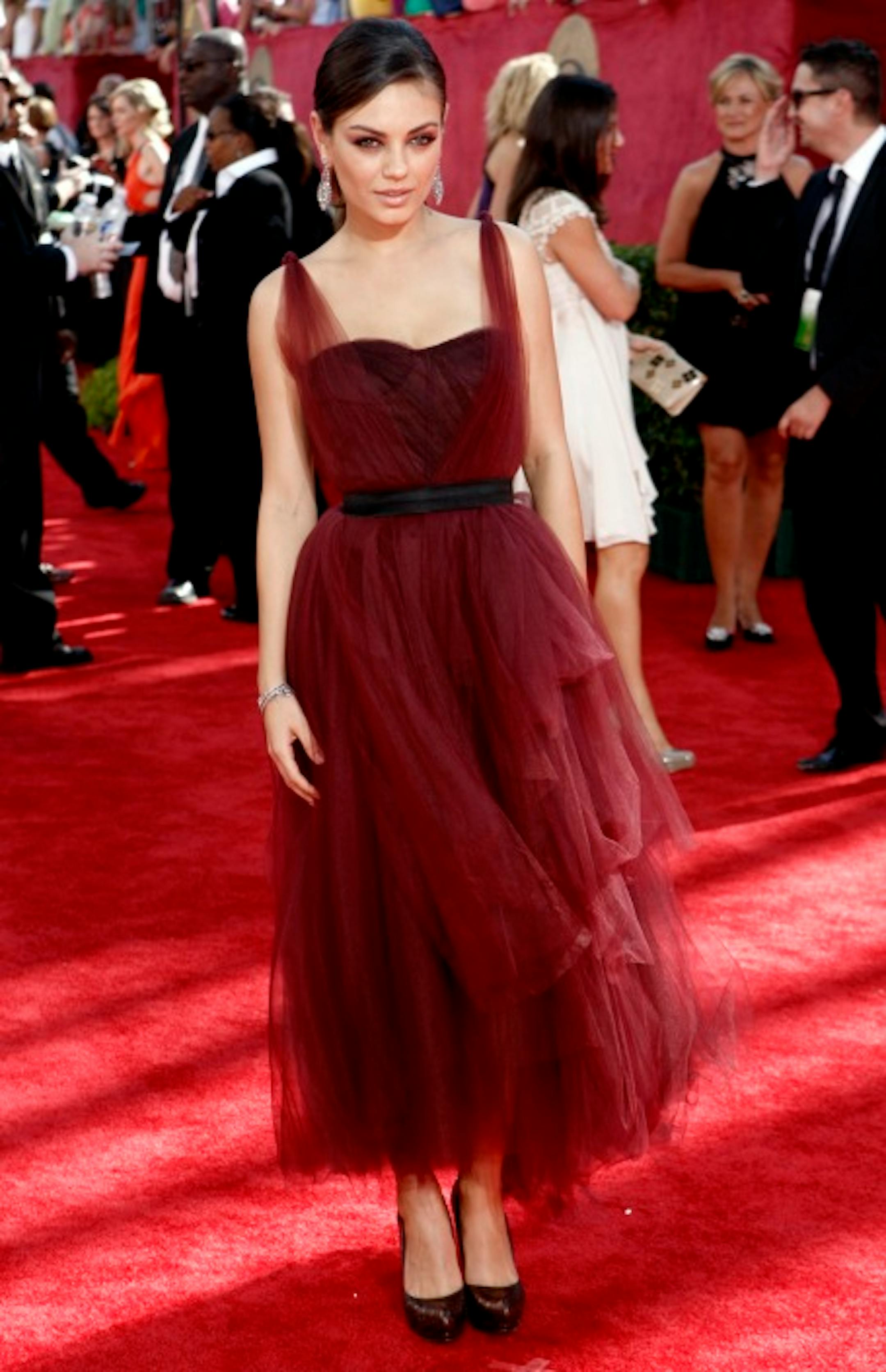 Mila Kunis: A new brunette beauty for JT?