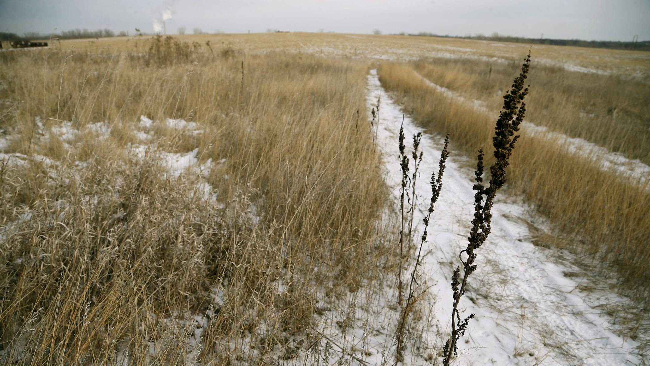 Freeway Landfill a 140 acres site near Black Dog Road and 35W along the Minnesota River Thursday February 12, 2015 in Burnsville, MN. ] Jerry Holt/ Jerry.Holt@Startribune.com