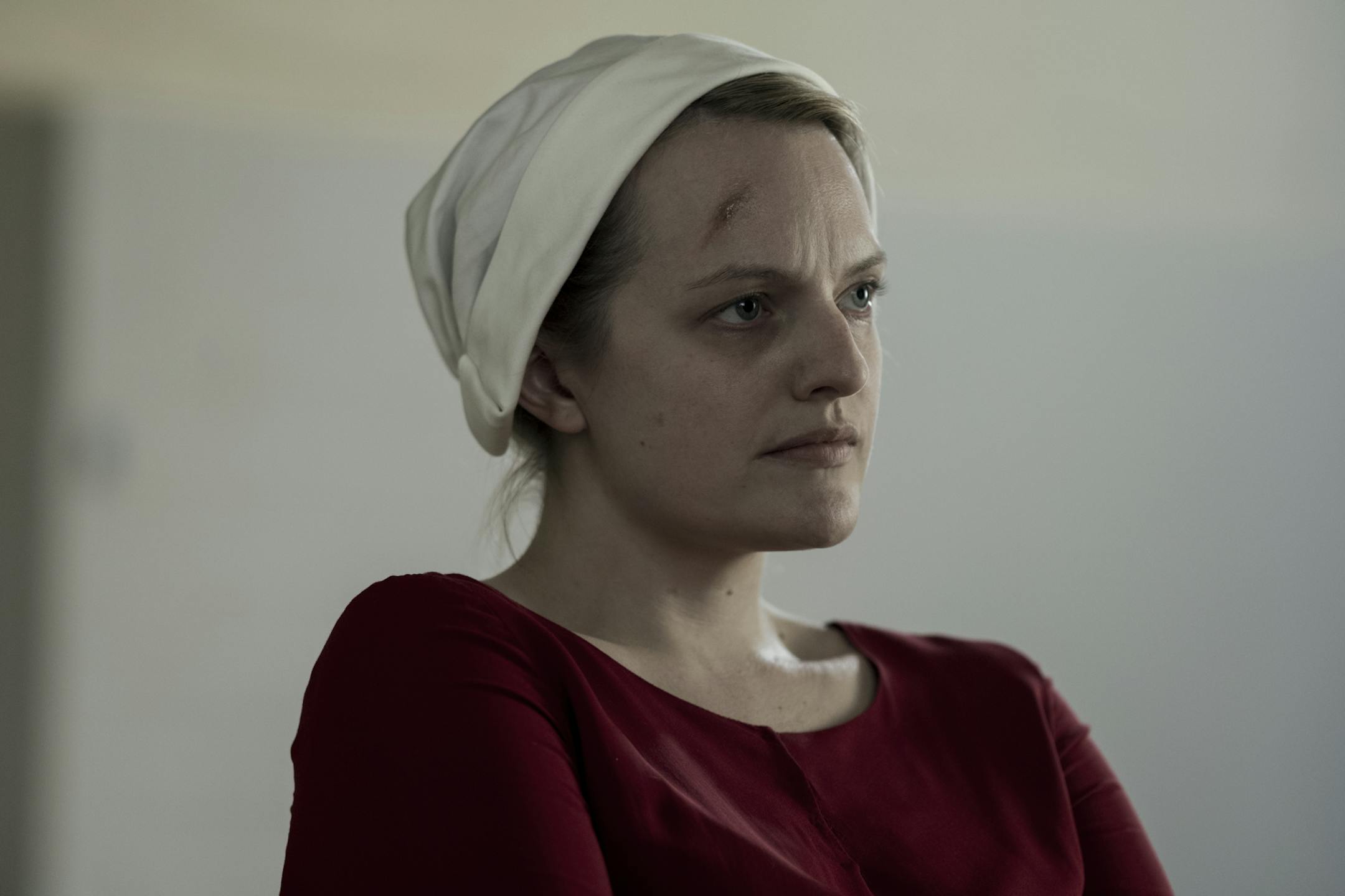THE HANDMAID'S TALE -- "June" -- Episode 201 -- Offred reckons with the consequences of a dangerous decision while haunted by memories from her past and the violent beginnings of Gilead. Offred (Elisabeth Moss), shown. (Photo by:George Kraychyk/Hulu) ORG XMIT: Season 2