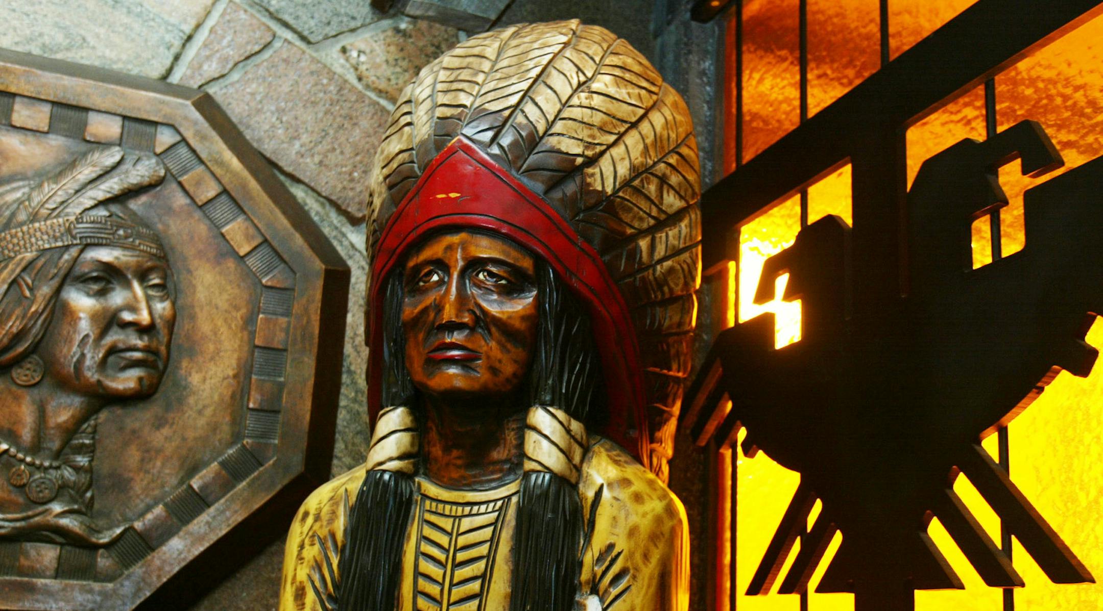 Bloominton, MN 4/25/2003 The American Indian artifacts and motif are everywhere in the interior decor of the Thunderbird Motel ORG XMIT: MIN2016032915440770