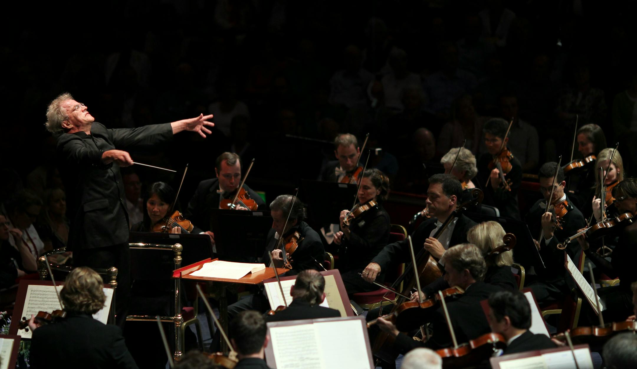 Vänskä conducted the fourth movement of Beethoven's Symphony No. 9 as the Minnesota Orchestra played the BBC Proms on Aug. 28, 2010, at Royal Albert Hall in London.