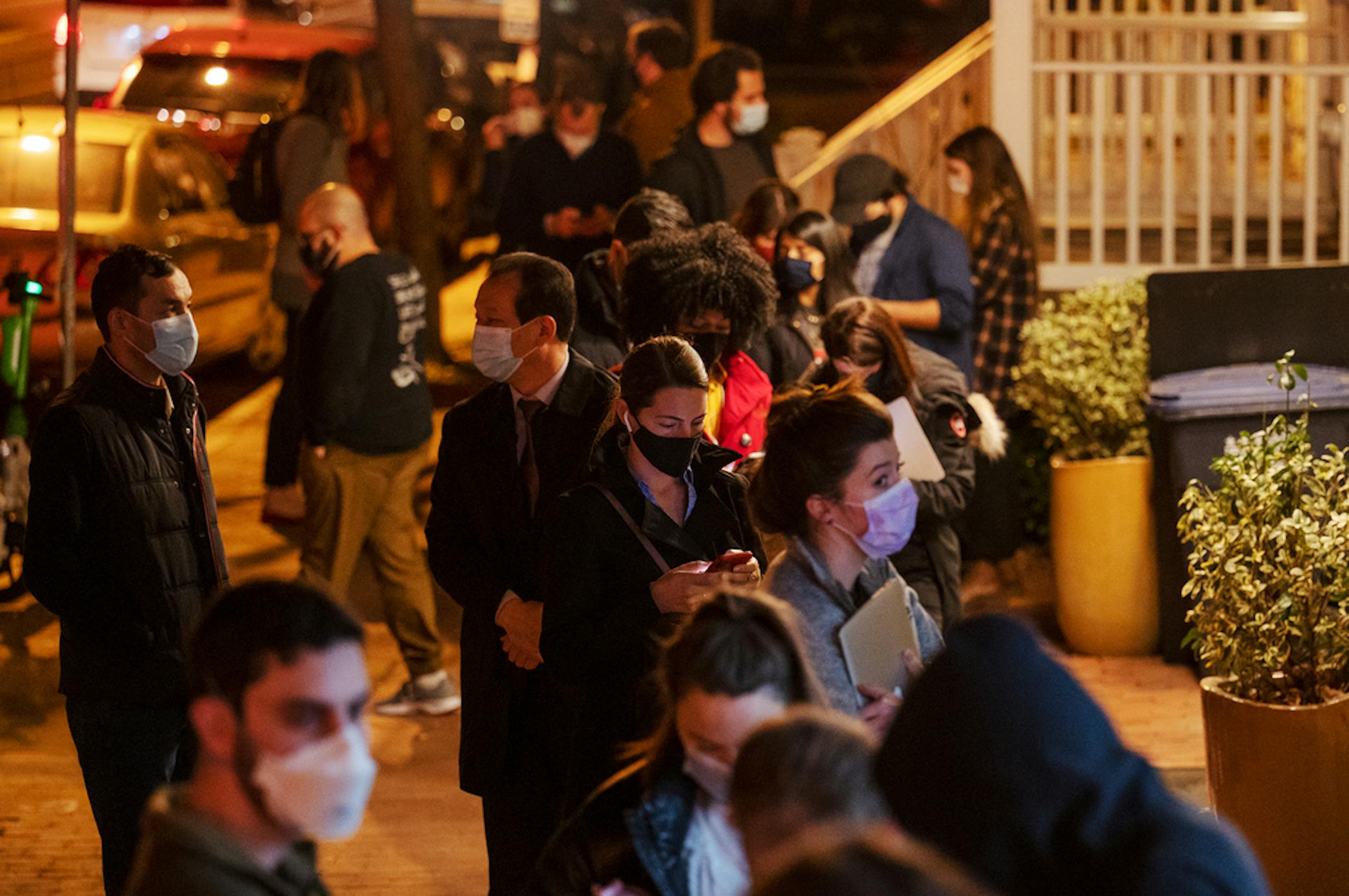 People line up outside of Sameday Health to be tested for the coronavirus in D.C. on Dec. 16. MUST CREDIT: Photo for The Washington Post by Craig Hudson.
