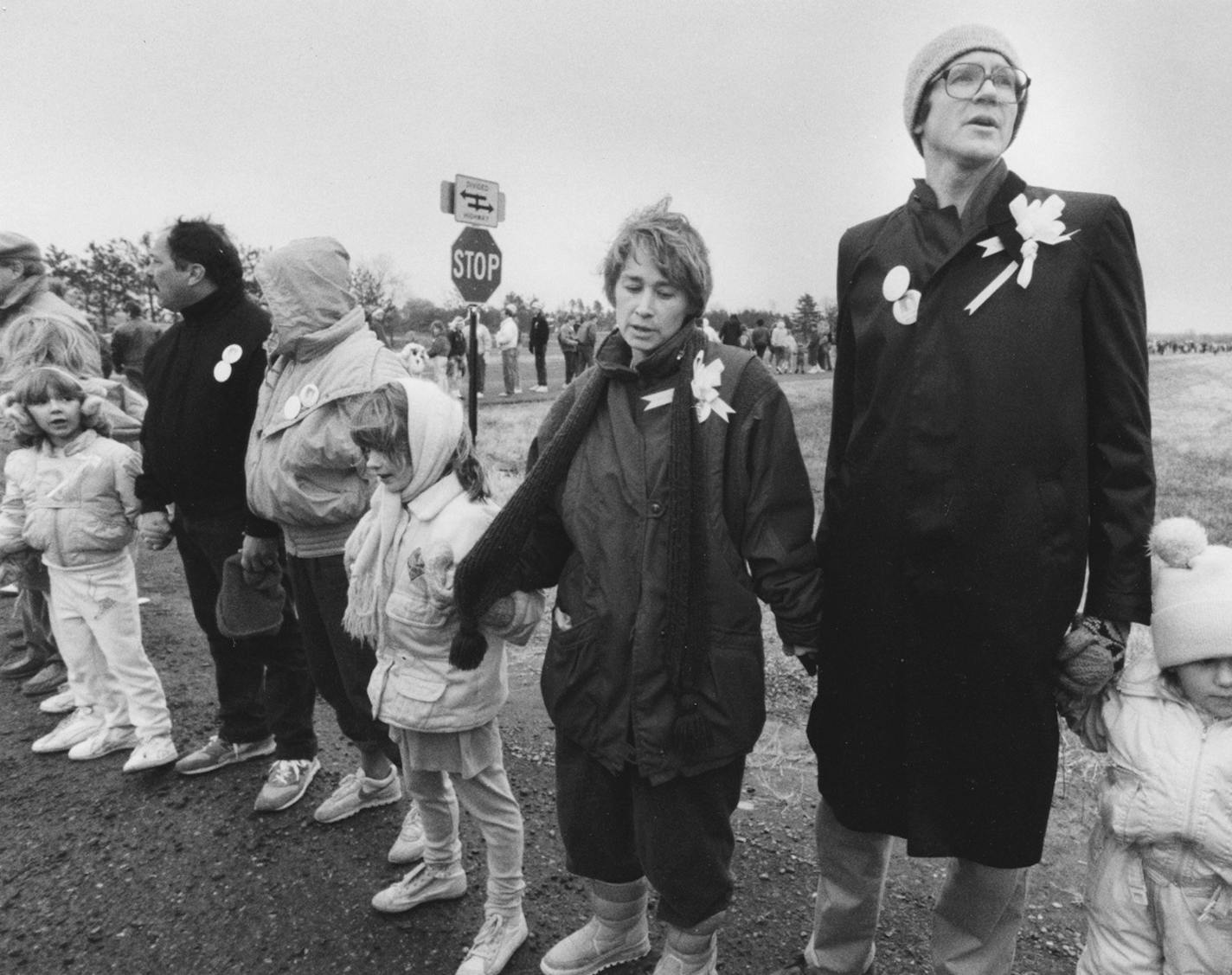 Patty and Jerry Wetterling joined a human chain along Hwy. 75 with their daughter, Carmen, 8, in Nov. 4, 1989.