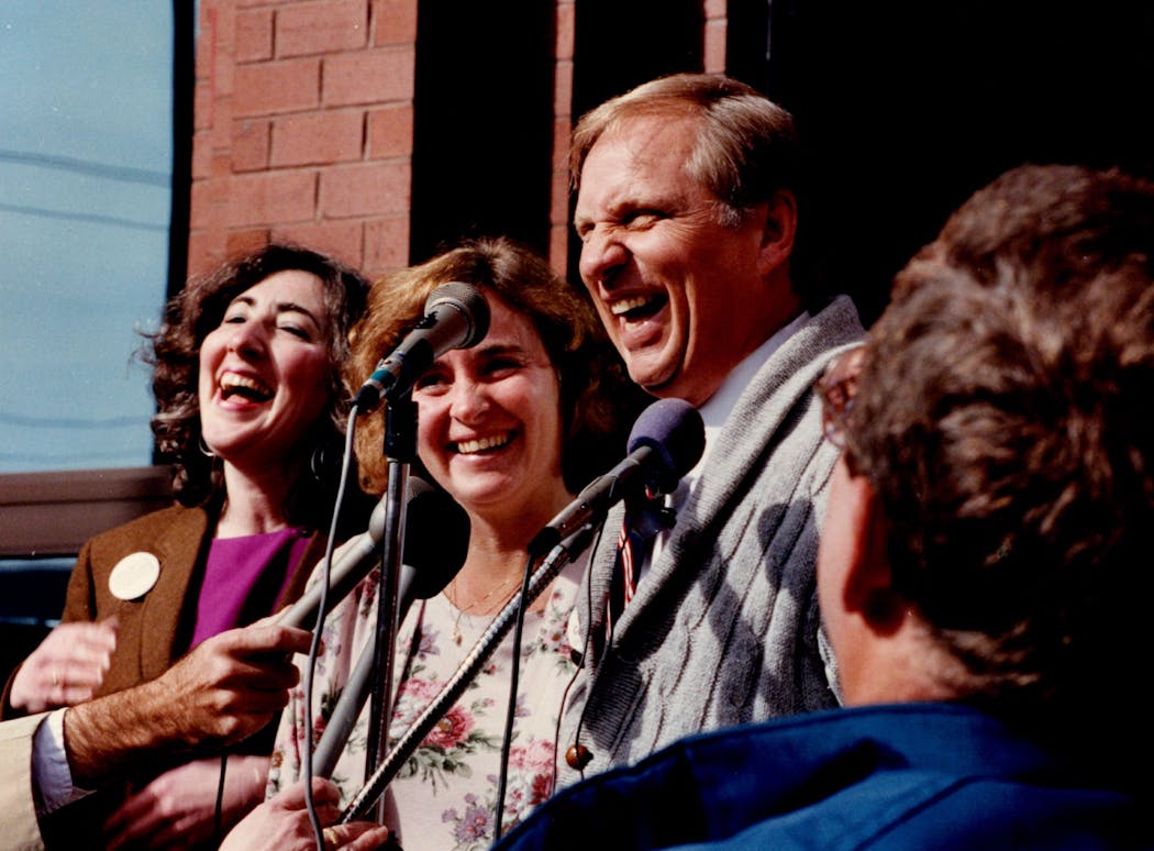 Arne Carlson and his wife Susan, center, fielded questions at a rally on the day he announced his write-in candidacy for governor in October 1990.