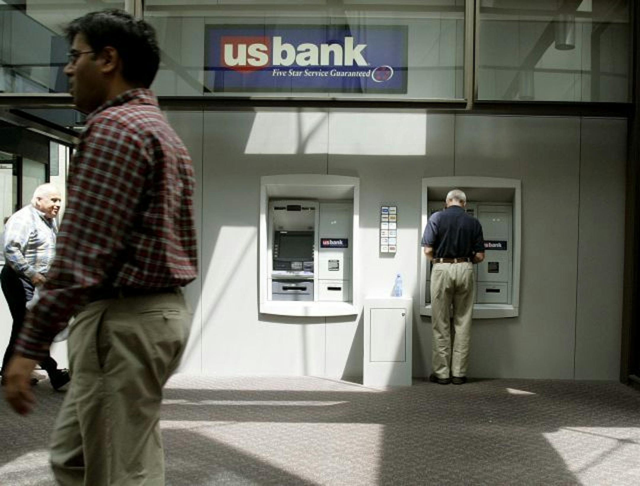 A customer uses a U.S. Bank ATM in a Minneapolis.