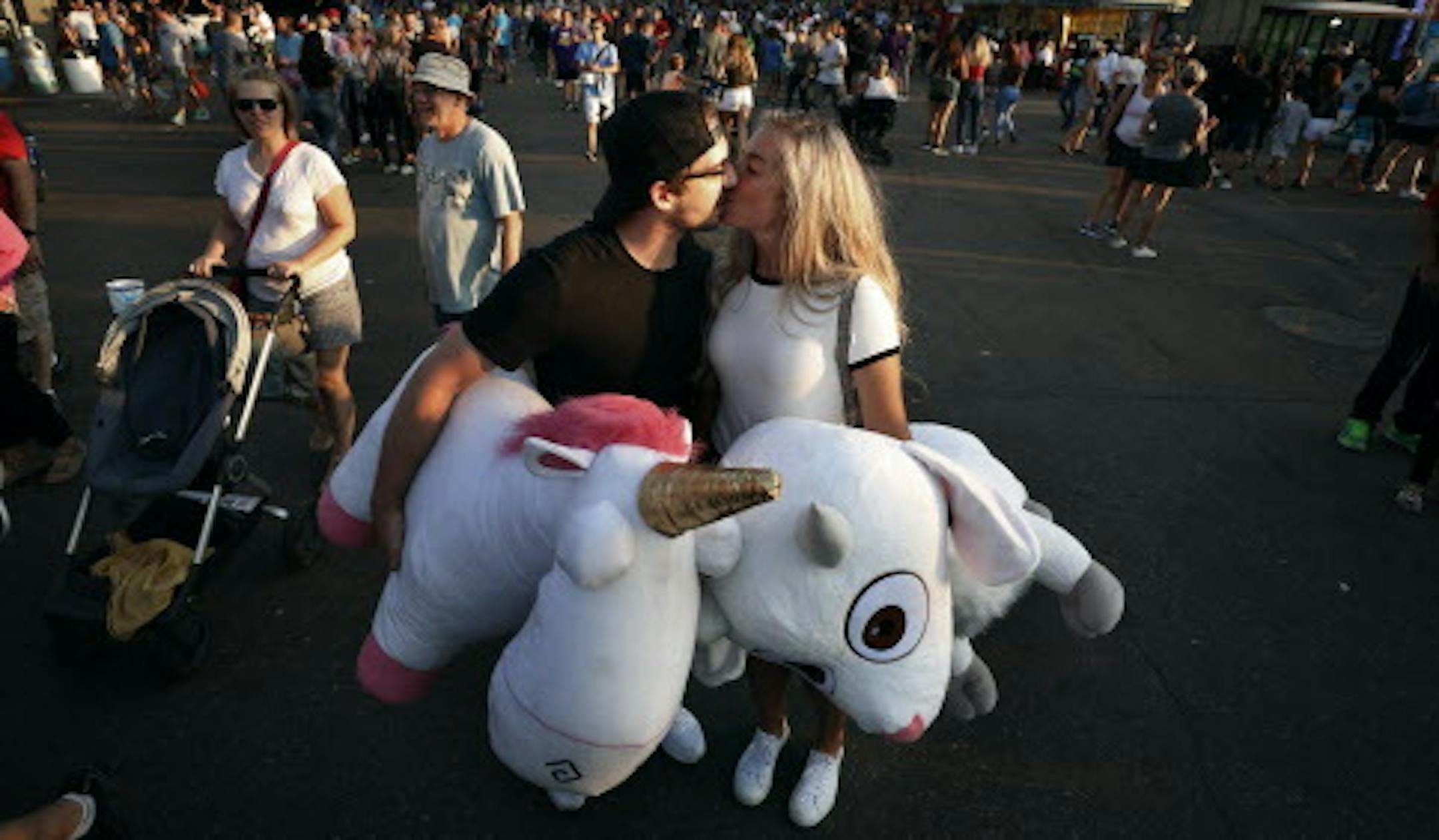 Taylor Greathouse, kissed her boyfriend Daniel Sloper in the midway after wining some stuff animals at the Minnesota State Fairgrounds Sunday August 26, 2018 in Falcon Heights, MN.] The couple went on their first official date at the fair in 2016. JERRY HOLT ï jerry.holt@startribune.com