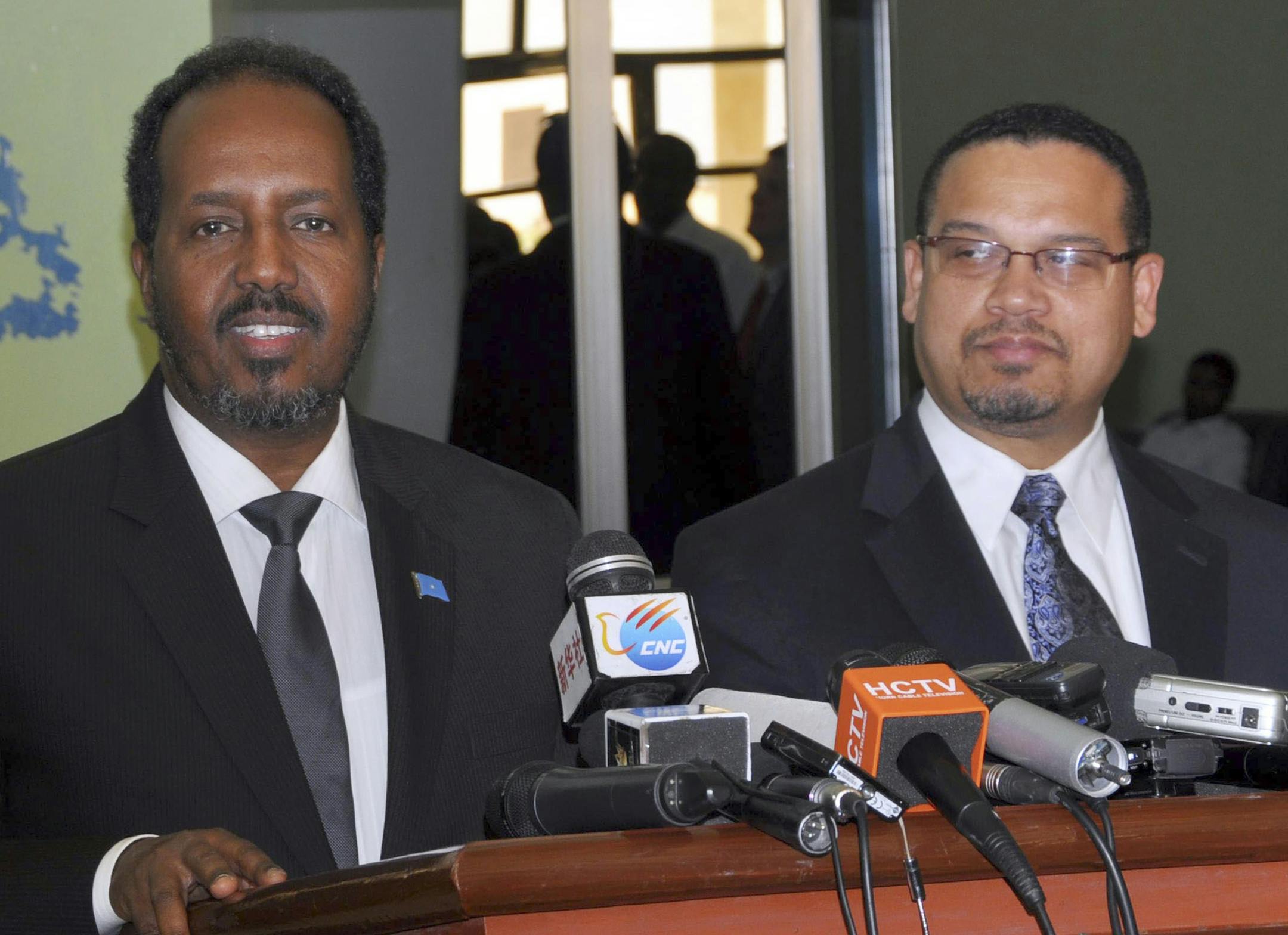 Somali President Hassan Sheikh Mohamud, left, and US Congressman Keith Ellison give a joint press conference at Mogadishu airport, Tuesday Feb. 19, 2013. Ellison said Tuesday that his visit to Mogadishu fulfills a request from his constituents with ties to Somalia, as Minnesota has one of the largest populations of Somali-Americans in the U.S. (AP Photo)