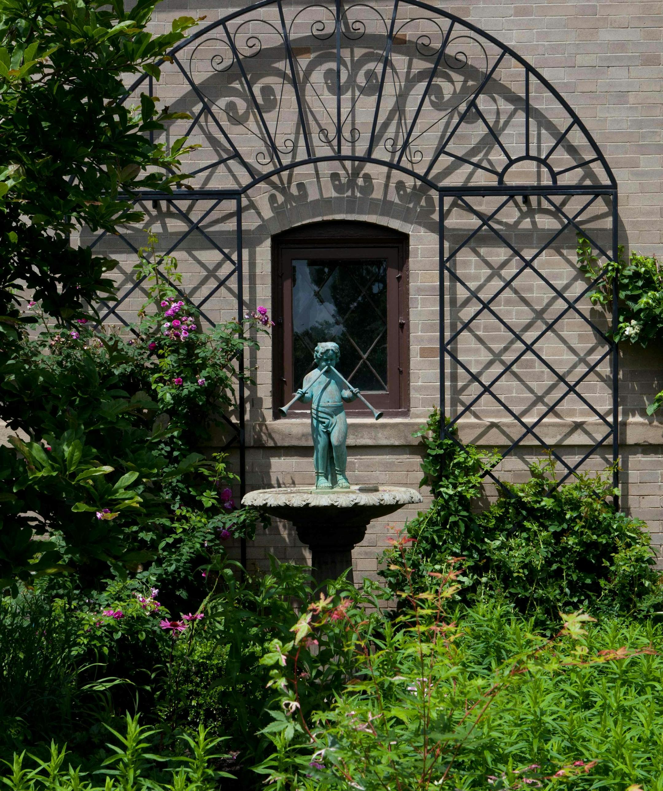 Garden on the Summit Avenue Garden Stroll and Tea.