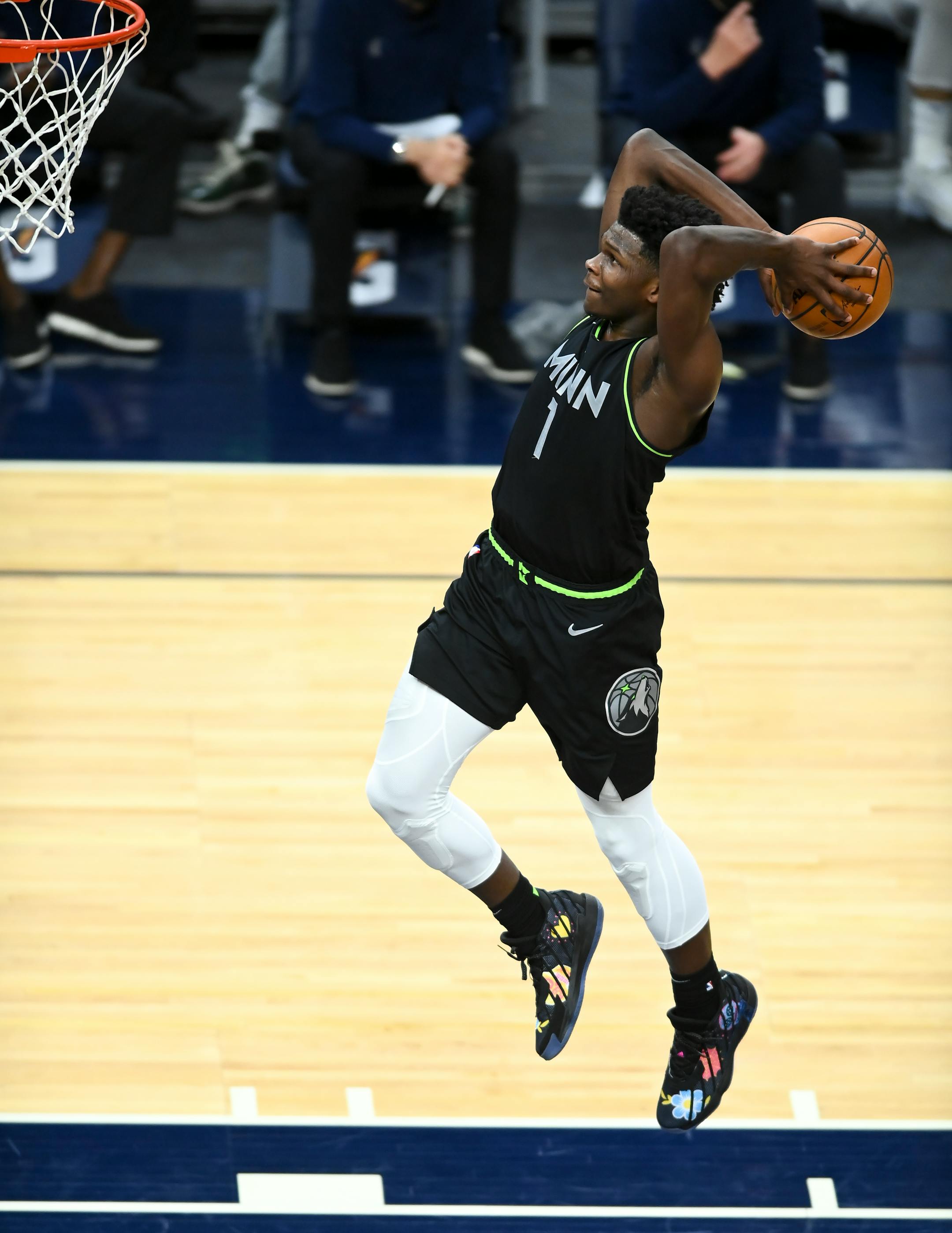 Minnesota Timberwolves forward Anthony Edwards (1) dunked the ball in the fourth quarter against the Dallas Mavericks.