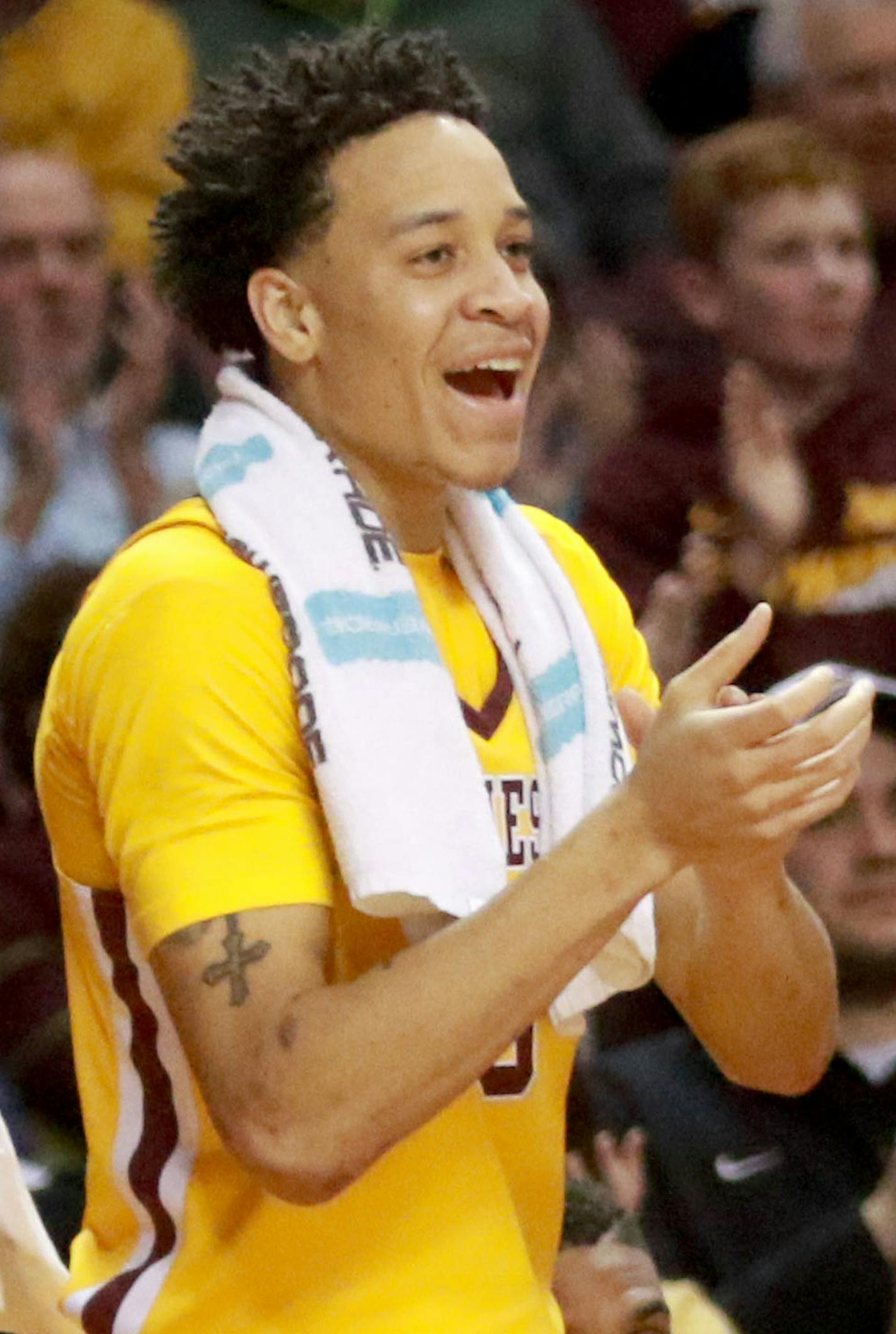 The University of Minnesota bench, including Jordan Murphy (3), Amir Coffey (5), and Bakery Konate (21) react as their team pulls ahead near the end of the first half 48-26 against La.-Lafayette Friday, Nov. 11, 2016, during the first half at Williams Arena on the University of Minnesota campus in Minneapolis, MN. (DAVID JOLES/STARTRIBUNE)djoles@startribune.com Gophers game vs. La.-Lafayette