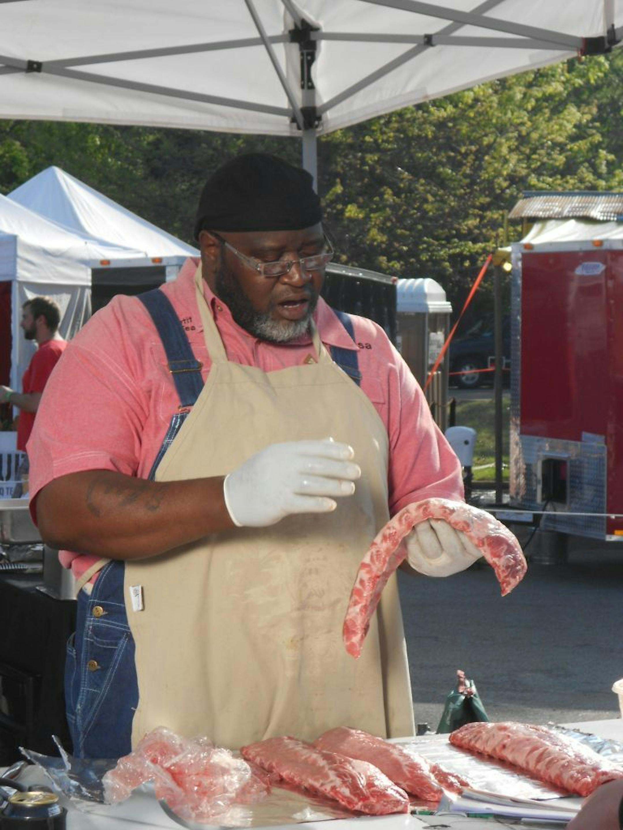 Moe Cason explains his technique for the perfect ribs on "BBQ Pitmasters."