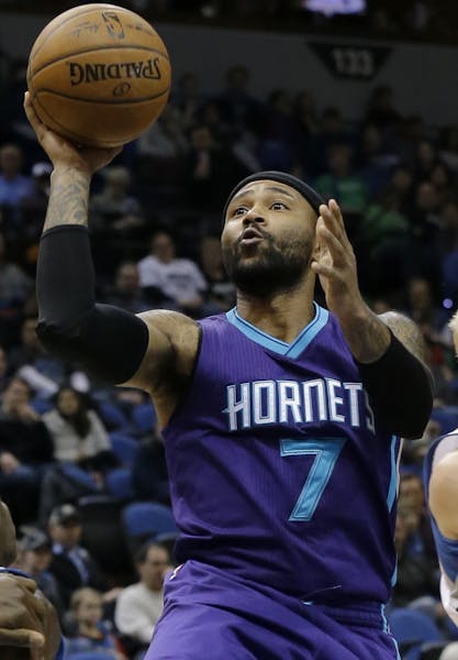 Charlotte Hornets guard Mo Williams (7) shoots past Minnesota Timberwolves forward Chase Budinger, right, during the first half of an NBA basketball g