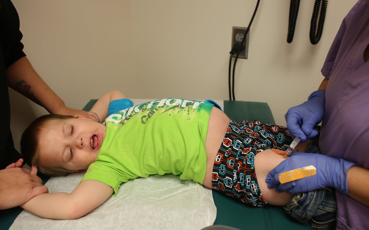 Bentley Schlief, 3, New Munich, received the flu vaccine administered by registered nurse Sherry Vang. ] (KYNDELL HARKNESS/STAR TRIBUNE) kyndell.harkness@startribune.com At Children's Hospital in St Paul, Min., Wednesday, December 9, 2014.