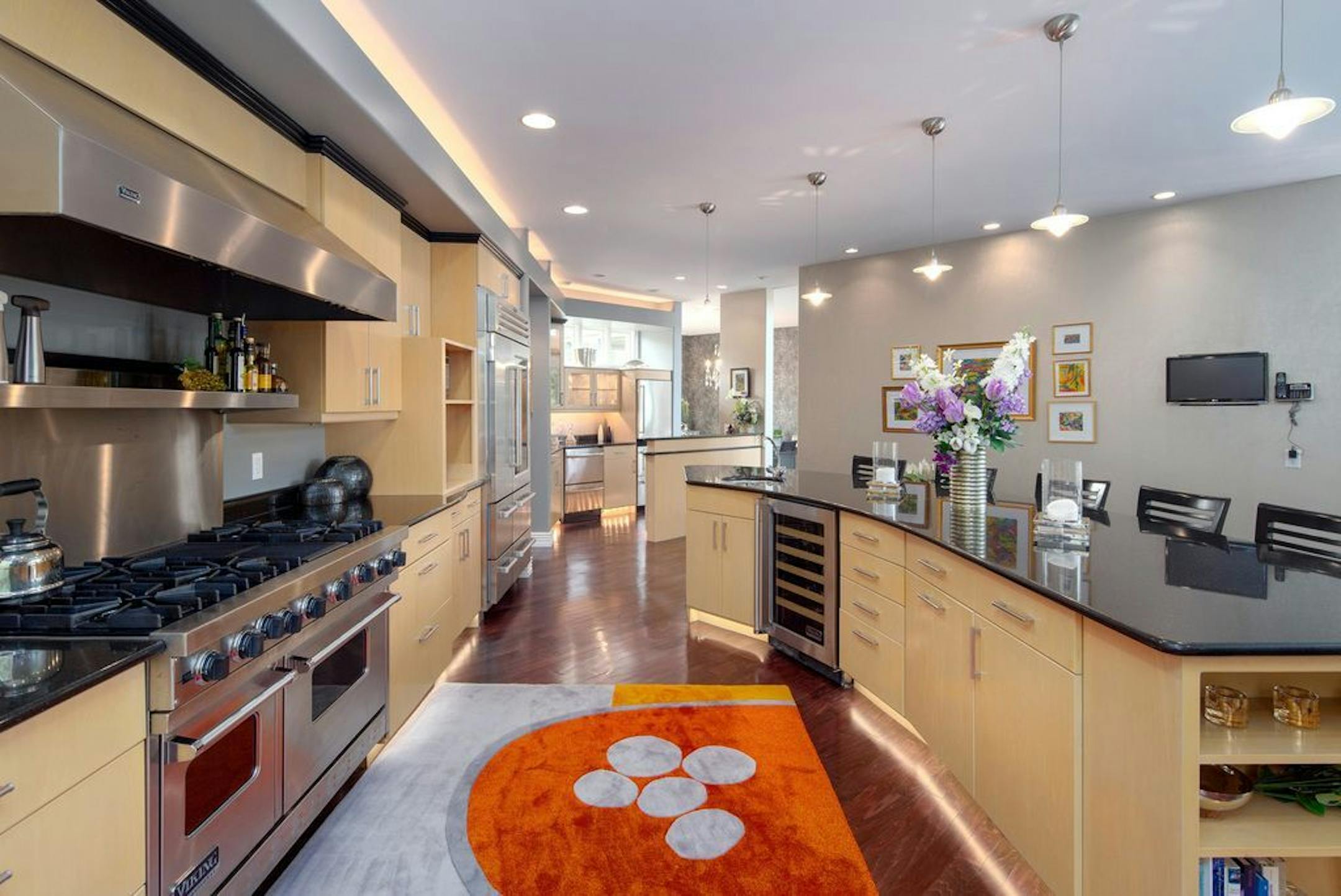The kitchen is large enough to host chef demonstrations.