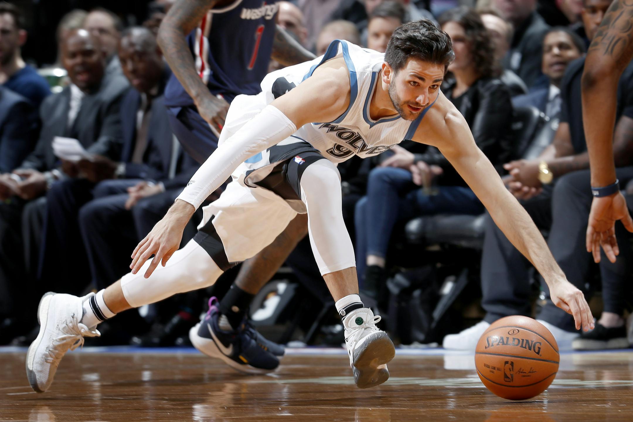 Ricky Rubio (9) chased a loose ball in the second quarter. ] CARLOS GONZALEZ ï cgonzalez@startribune.com - March 13, 2017, Minneapolis, MN, Target Center, NBA Basketball, Minnesota Timberwolves vs. Washington Wizards ORG XMIT: MIN1703132021420244