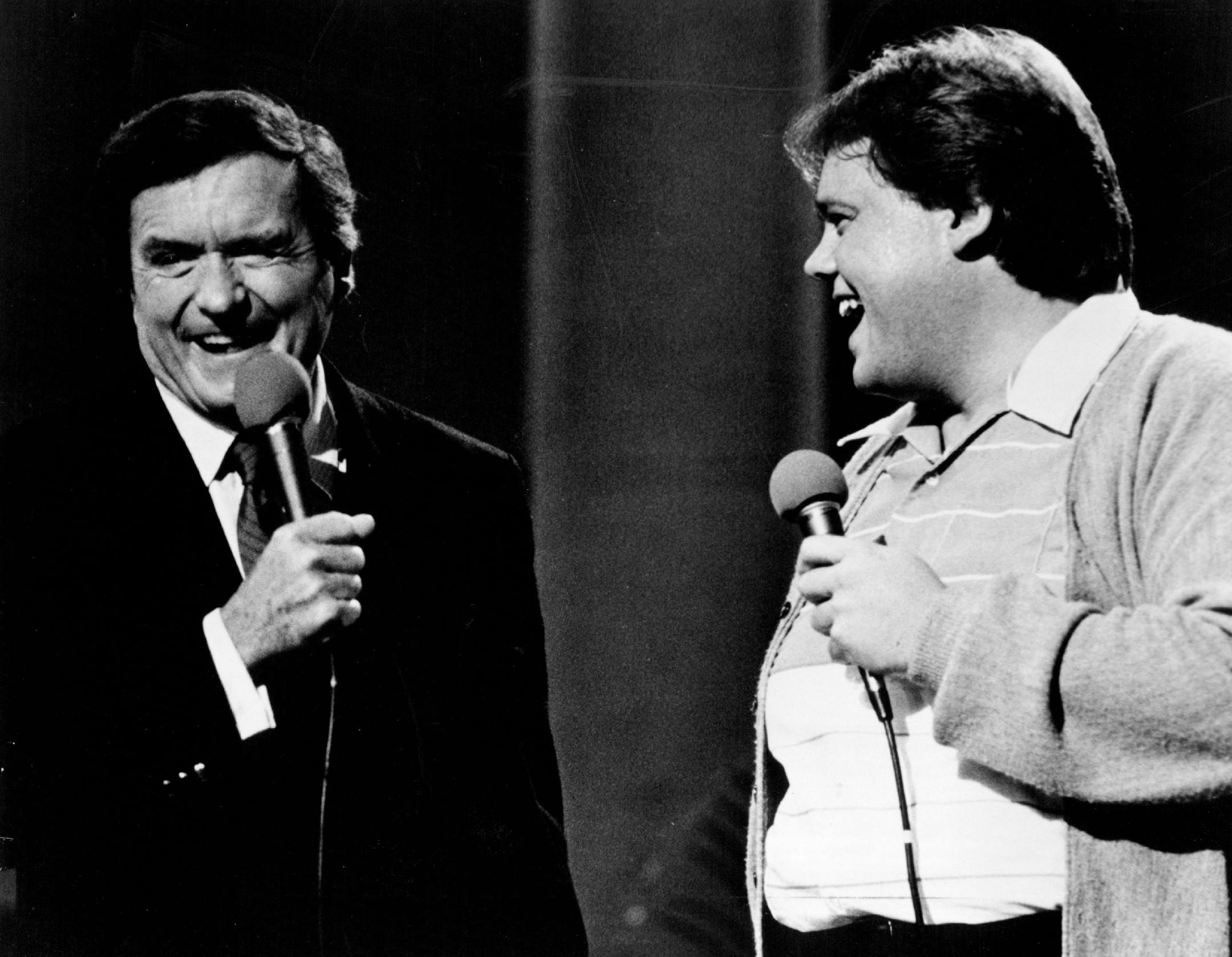 TV host Mike Douglas, left, laughed at a comment by Louie Anderson during an appearance on Douglas' TV show.